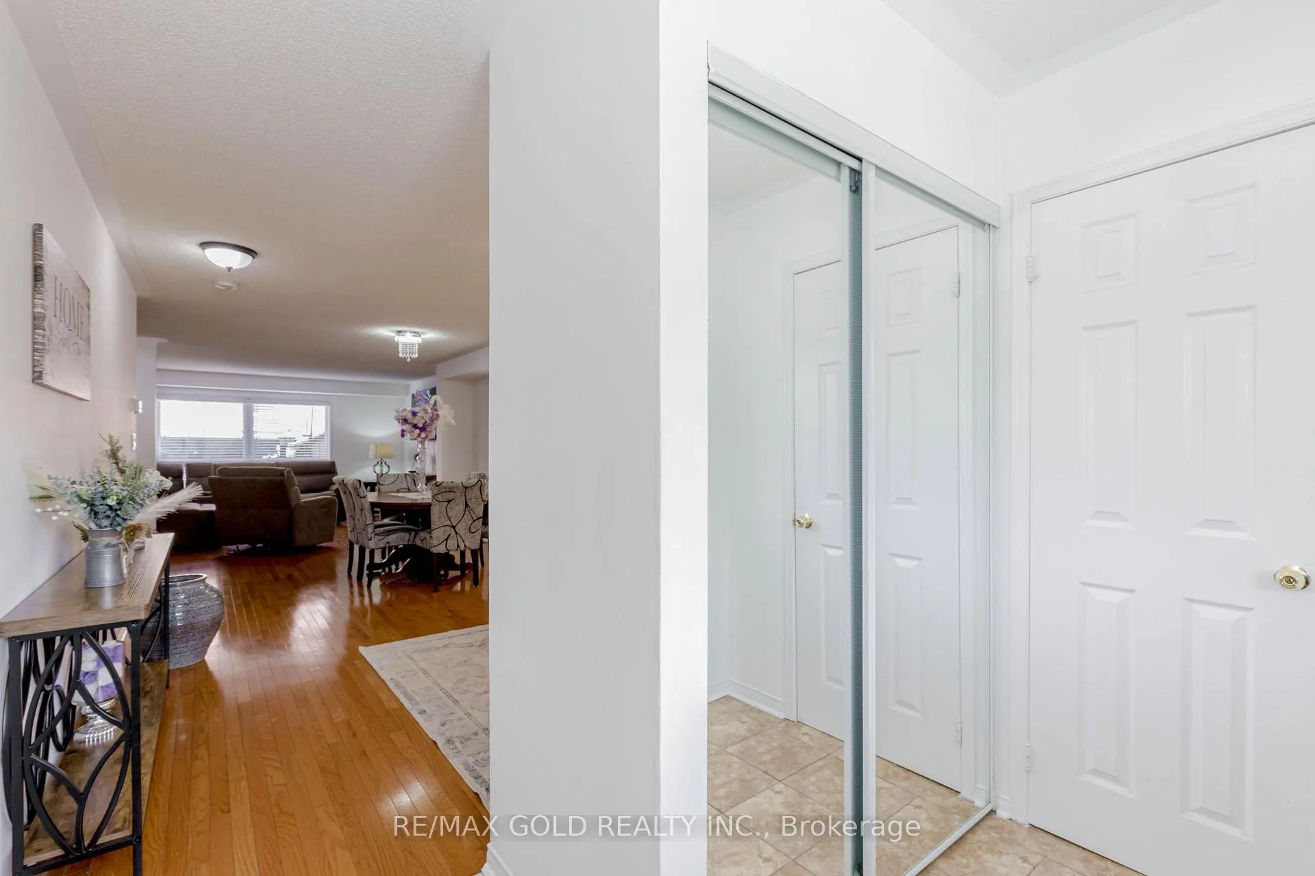 Photo 5 of 17 Roxton Crescent, Brampton, Fletcher's Meadow — HOMEH