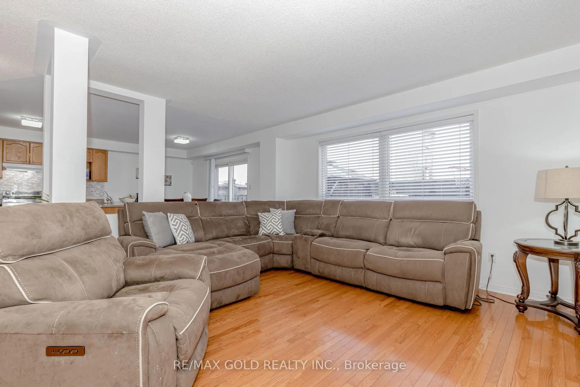Photo 10 of 17 Roxton Crescent, Brampton, Fletcher's Meadow — HOMEH