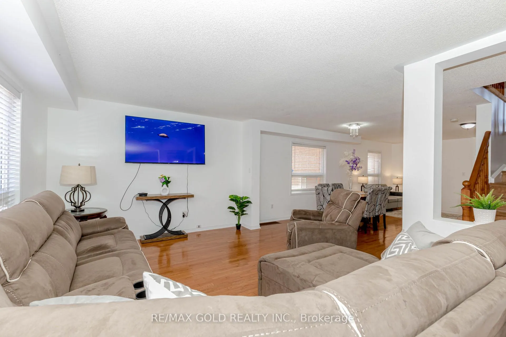 Photo 11 of 17 Roxton Crescent, Brampton, Fletcher's Meadow — HOMEH