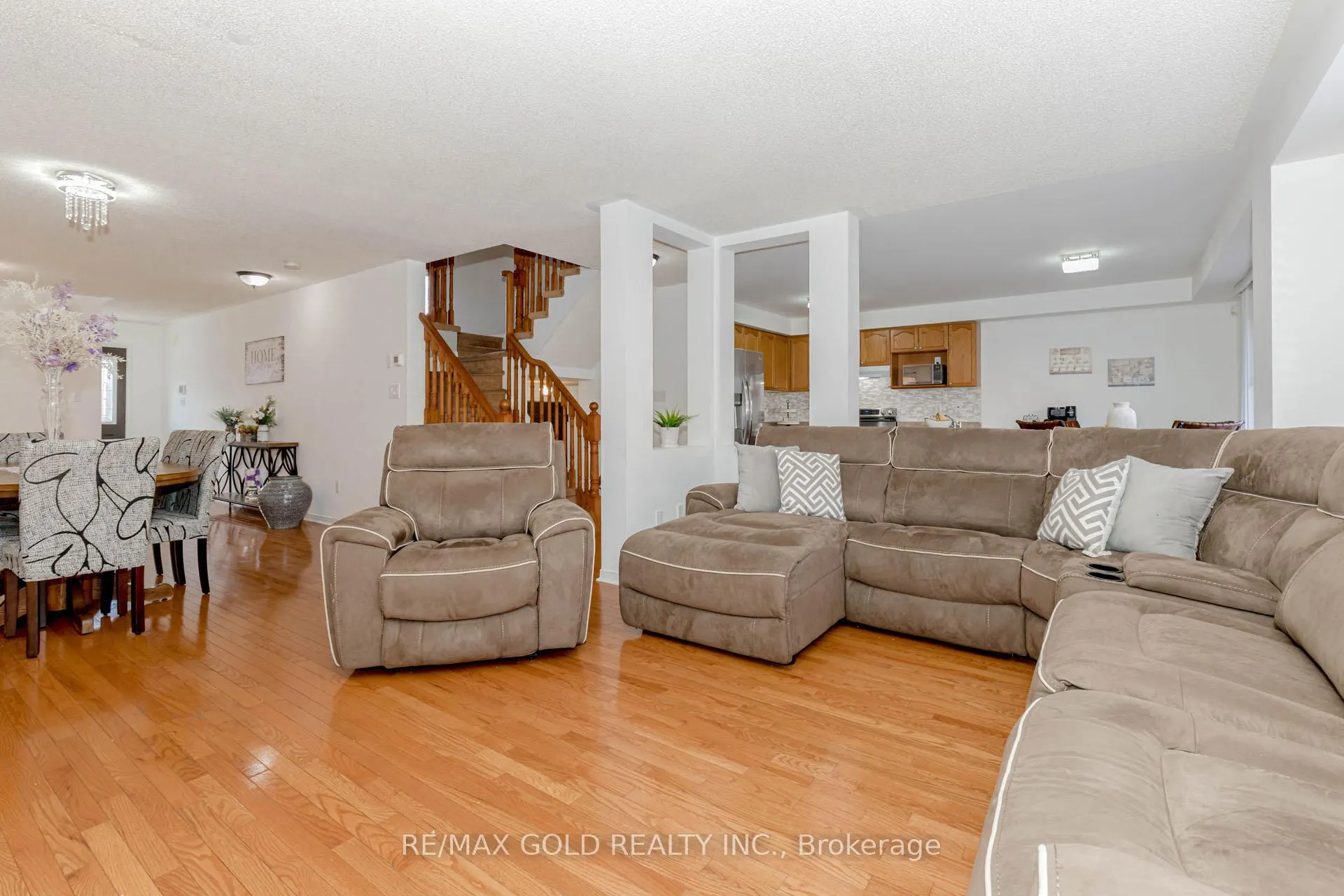 Photo 12 of 17 Roxton Crescent, Brampton, Fletcher's Meadow — HOMEH