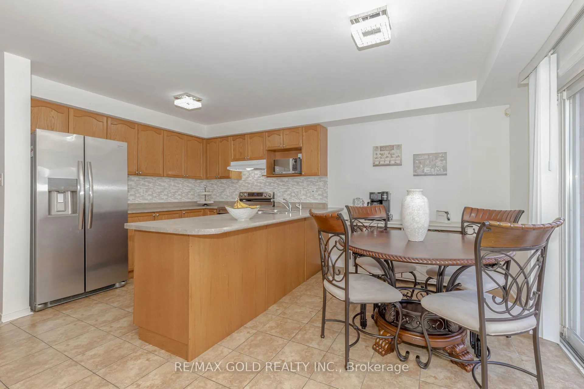 Photo 13 of 17 Roxton Crescent, Brampton, Fletcher's Meadow — HOMEH