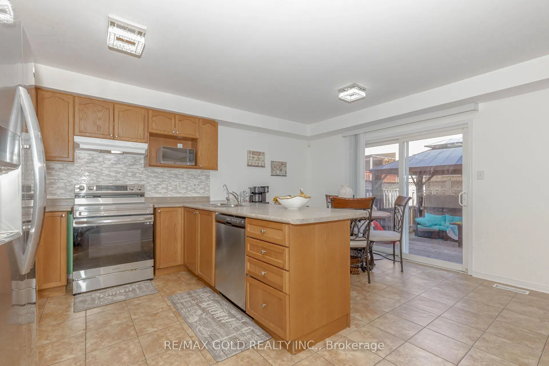 Photo 15 of 17 Roxton Crescent, Brampton, Fletcher's Meadow — HOMEH