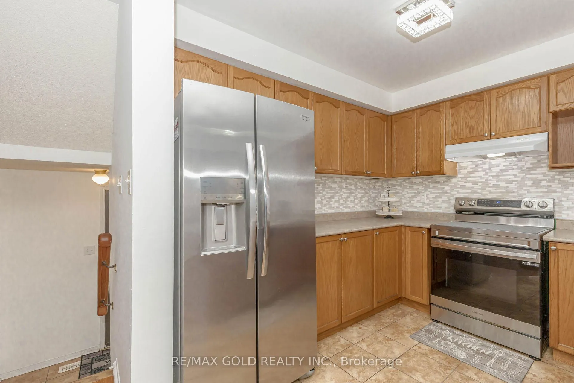 Photo 16 of 17 Roxton Crescent, Brampton, Fletcher's Meadow — HOMEH