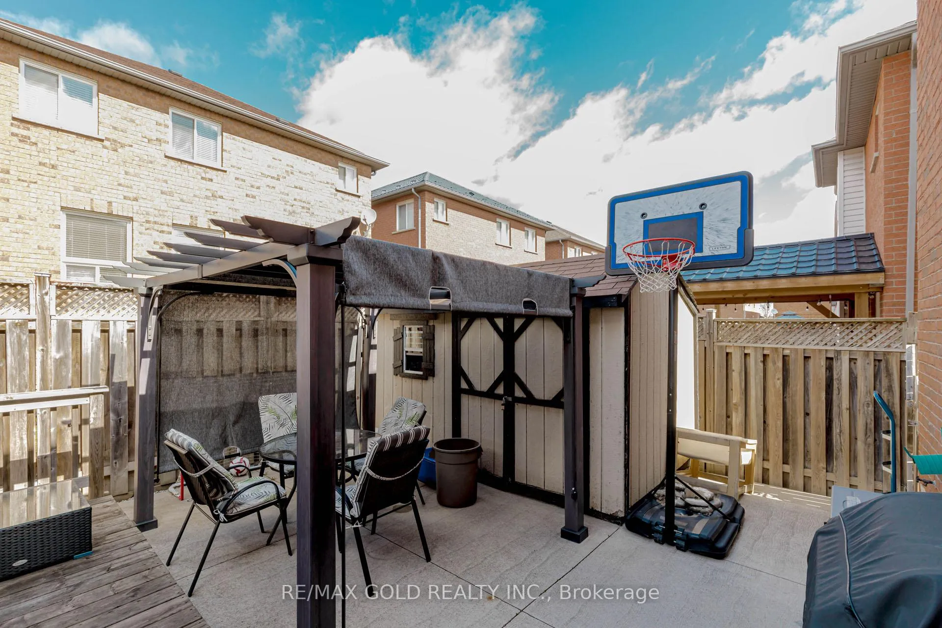 Photo 47 of 17 Roxton Crescent, Brampton, Fletcher's Meadow — HOMEH