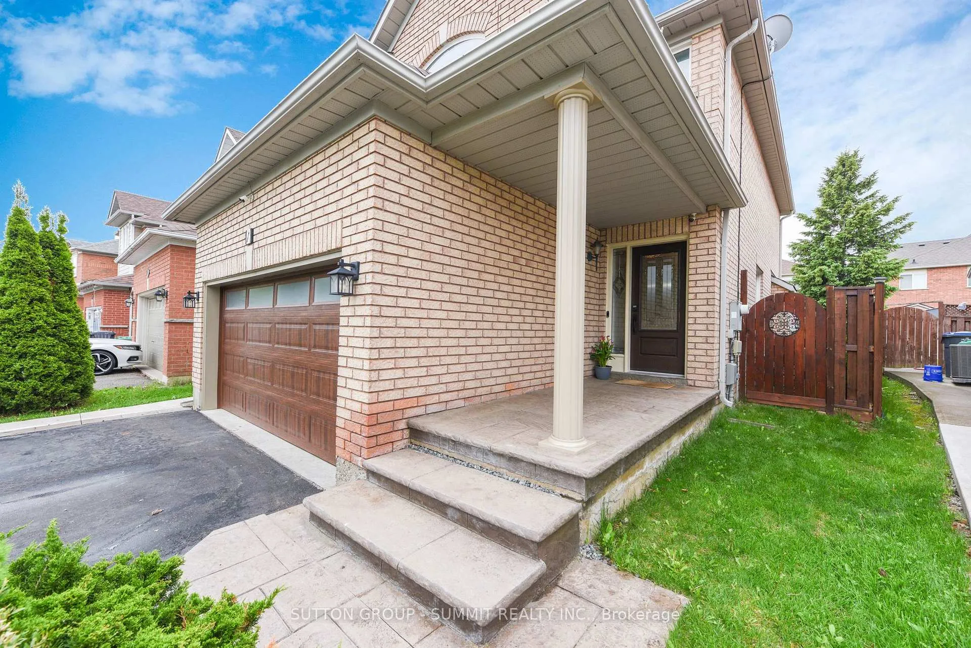 Photo 3 of 7 Blue Lake Avenue, Brampton, Fletcher's Meadow — HOMEH