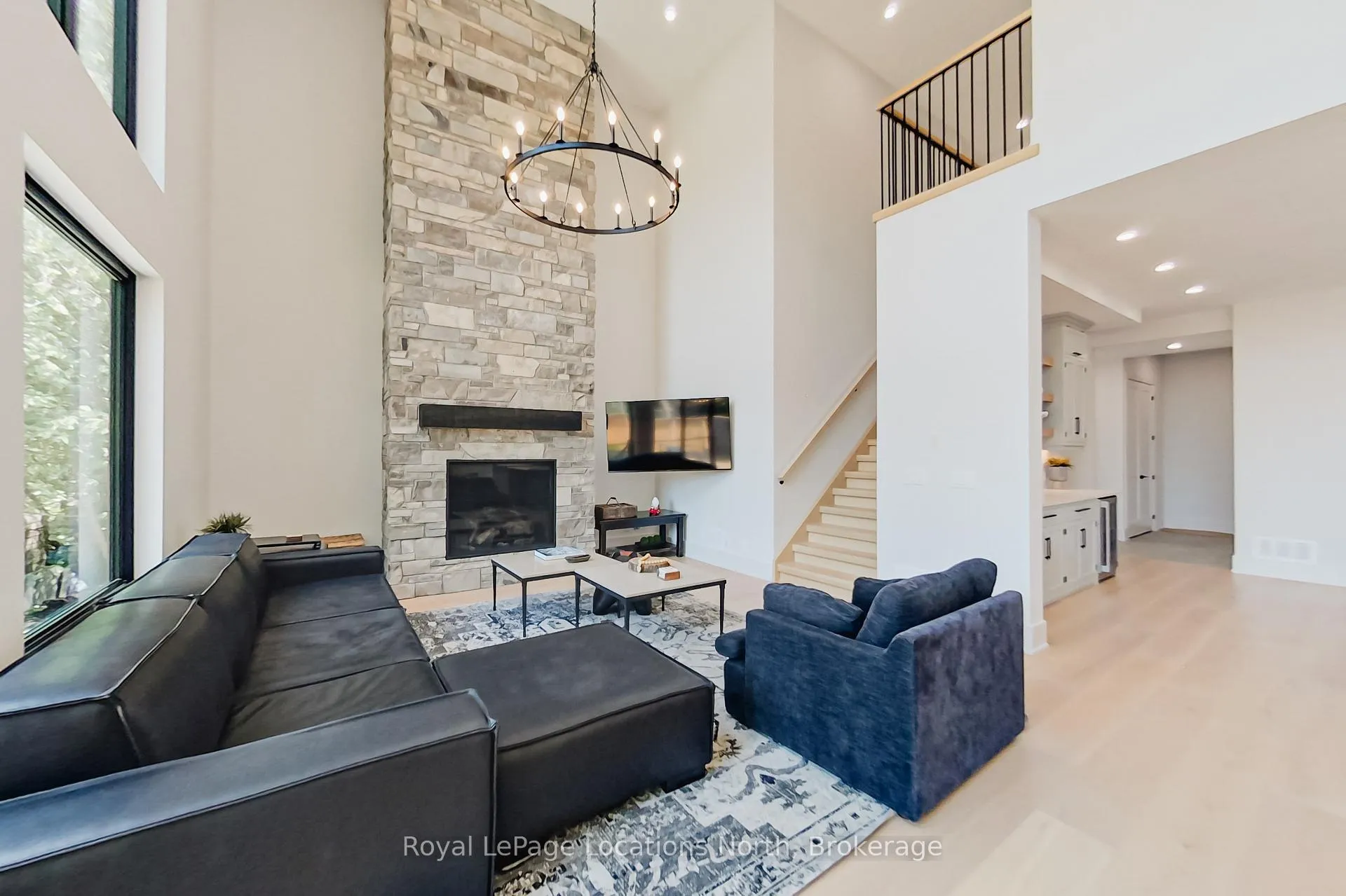 Photo 10 of 74 Arthur Street E, Blue Mountains — HOMEH
