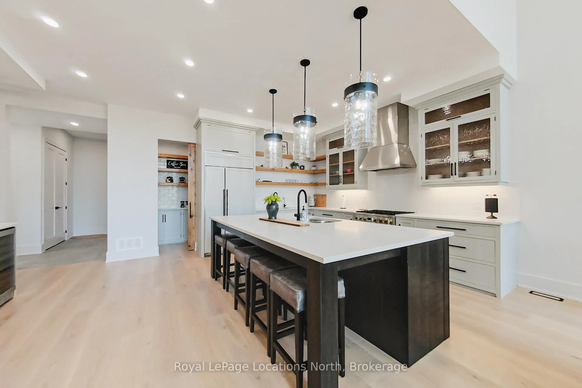 Photo 12 of 74 Arthur Street E, Blue Mountains — HOMEH