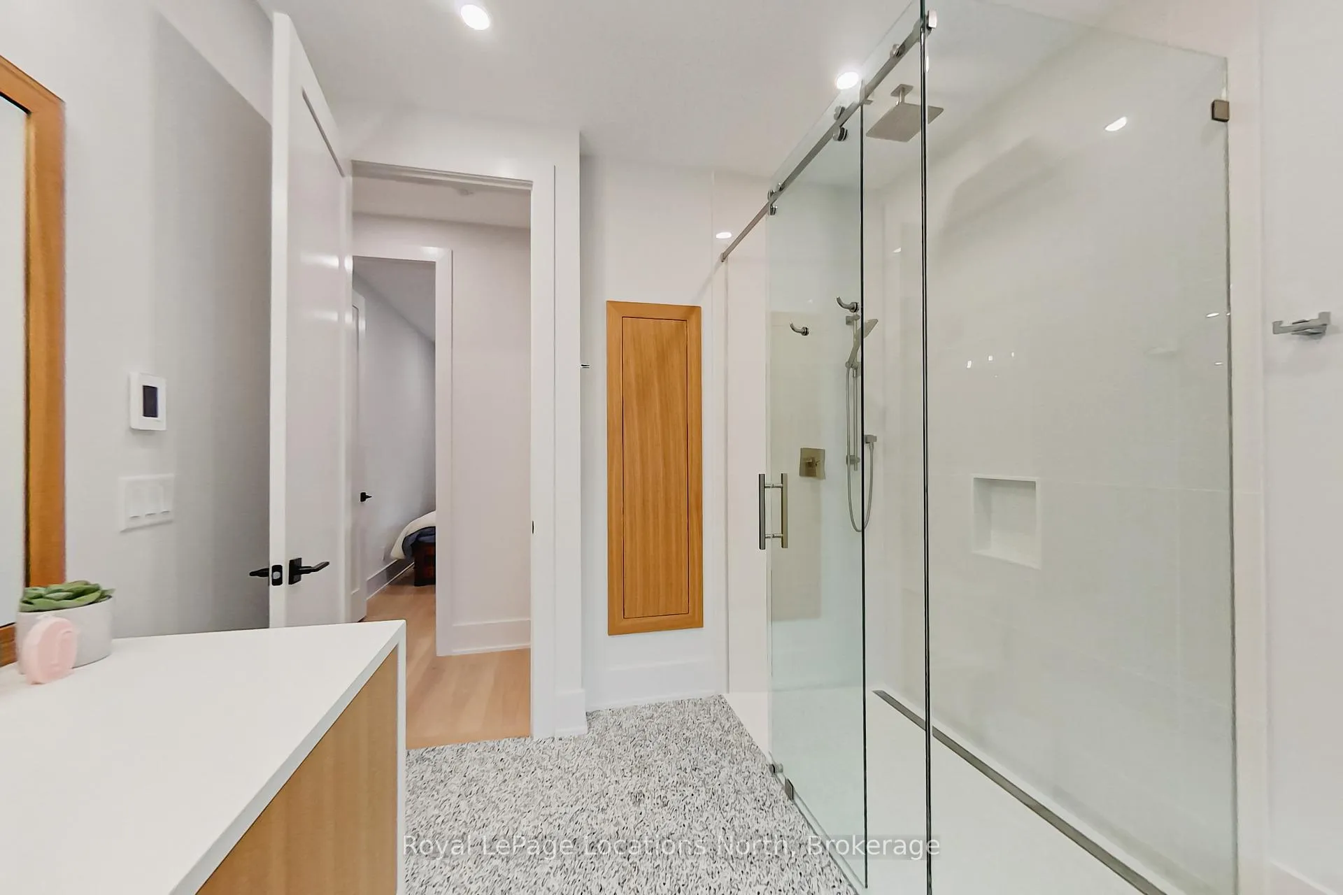 Photo 24 of 74 Arthur Street E, Blue Mountains — HOMEH