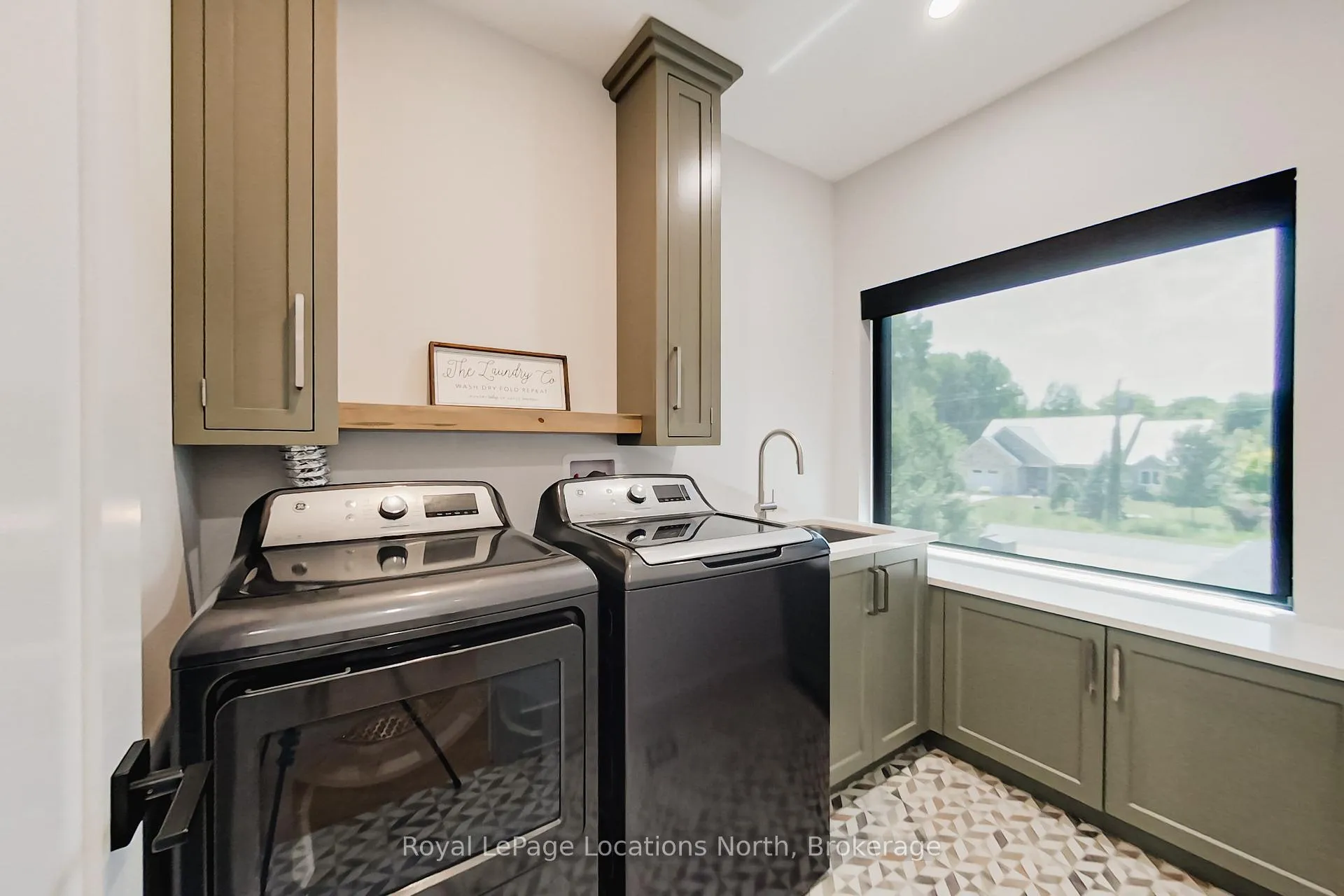 Photo 26 of 74 Arthur Street E, Blue Mountains — HOMEH