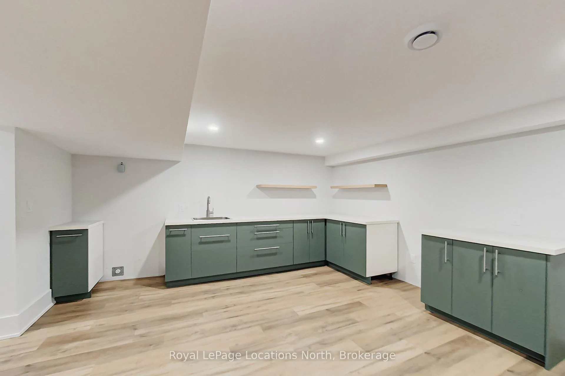 Photo 32 of 74 Arthur Street E, Blue Mountains — HOMEH