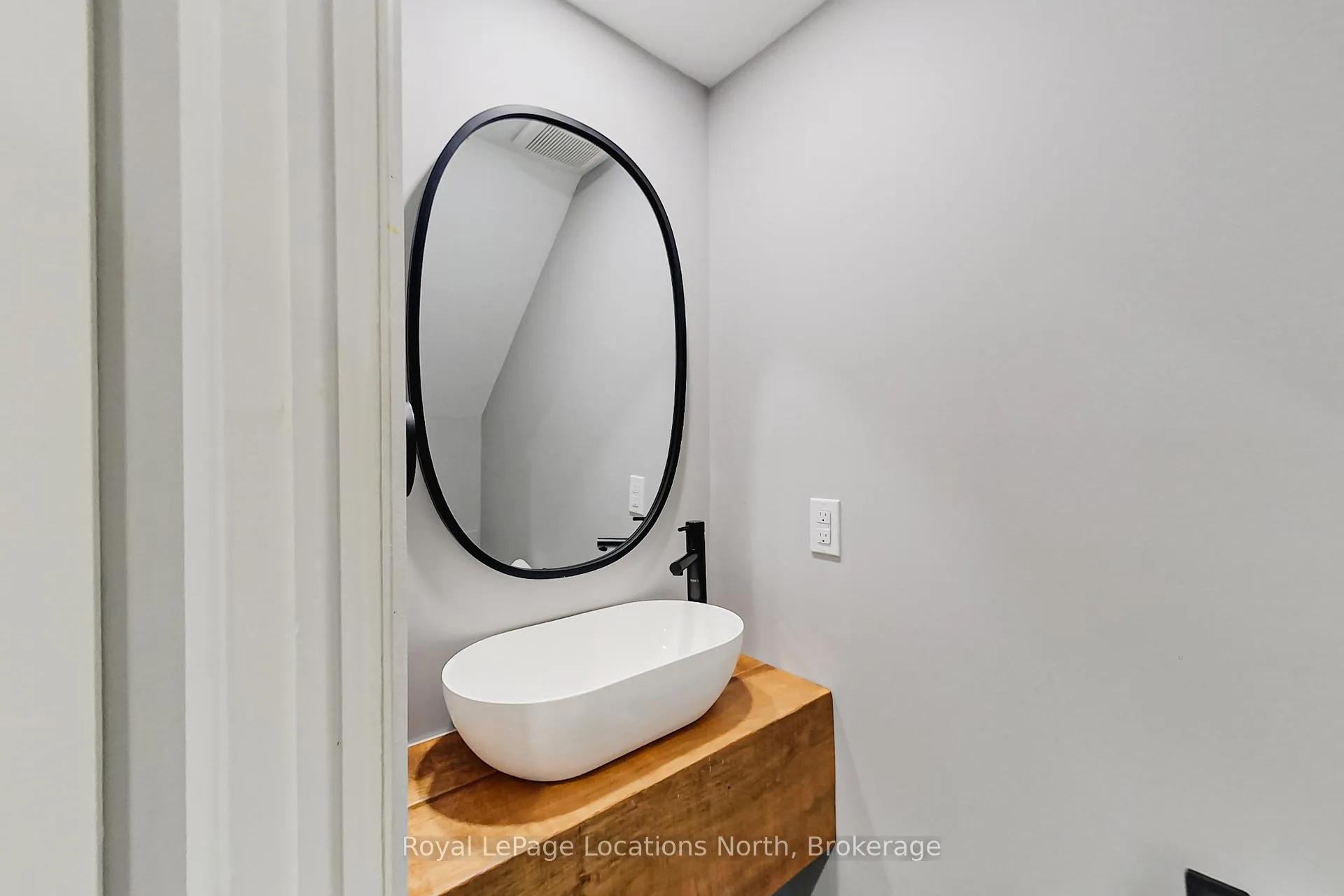 Photo 37 of 74 Arthur Street E, Blue Mountains — HOMEH