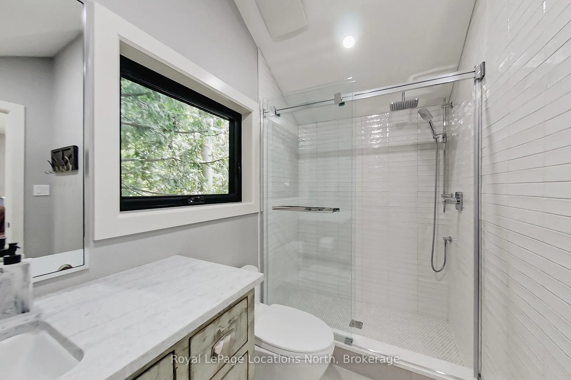 Photo 43 of 74 Arthur Street E, Blue Mountains — HOMEH