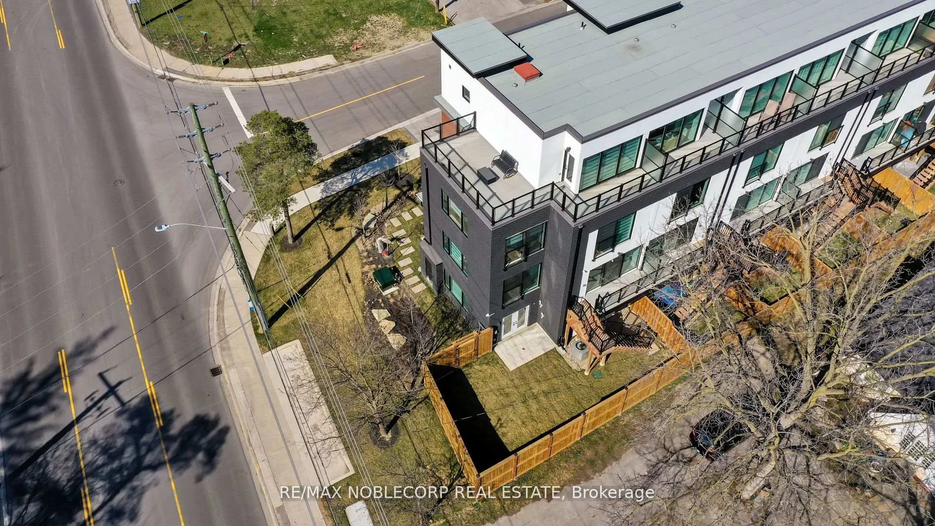 Photo 3 of Unit 1, 1 Hartman Avenue N, Vaughan, Islington Woods — HOMEH