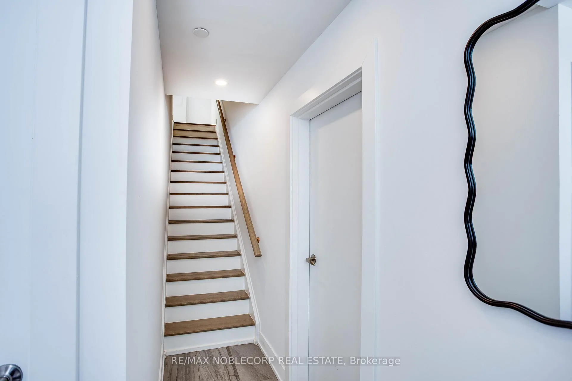 Photo 6 of Unit 1, 1 Hartman Avenue N, Vaughan, Islington Woods — HOMEH