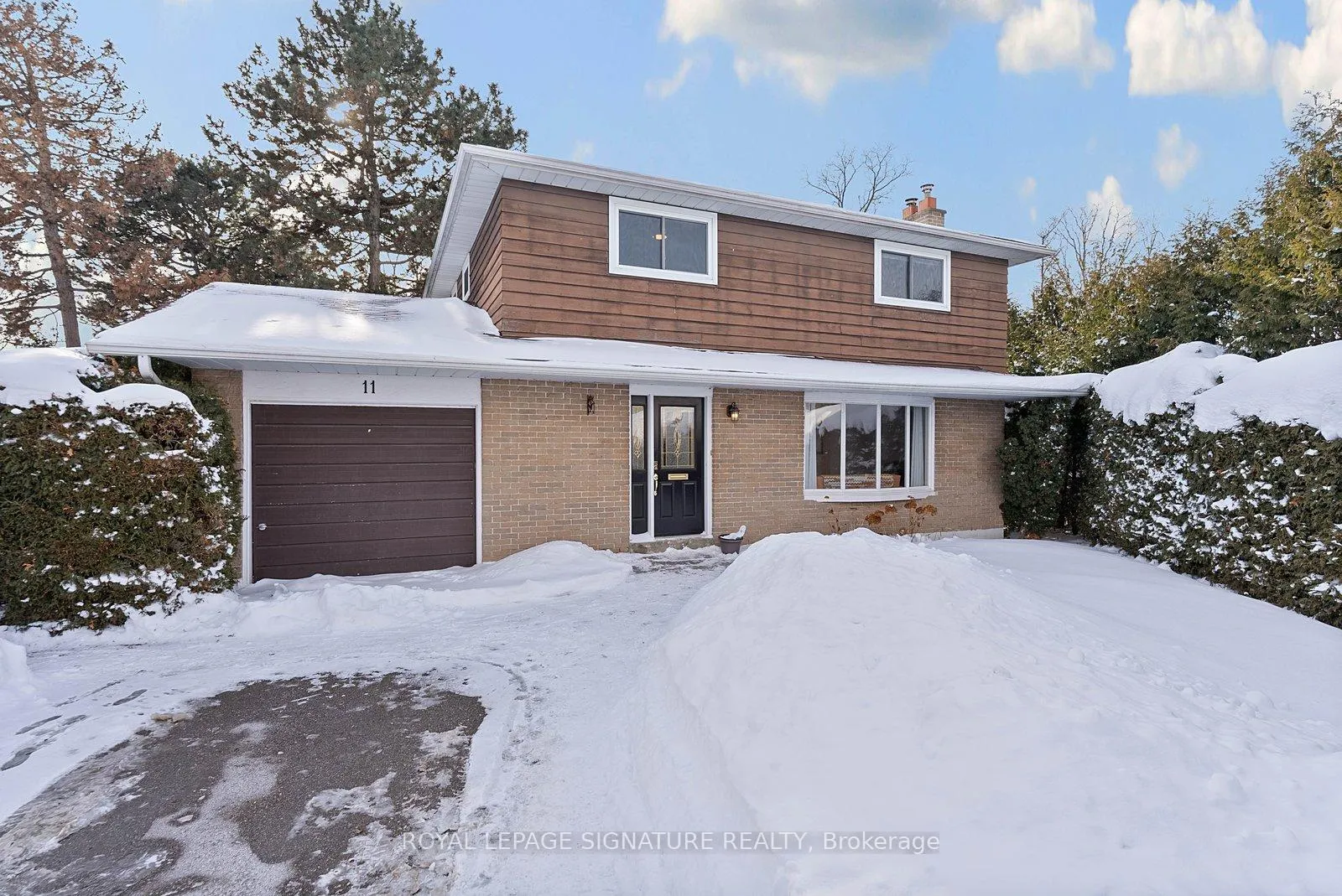 Front of 11 Golf View Drive