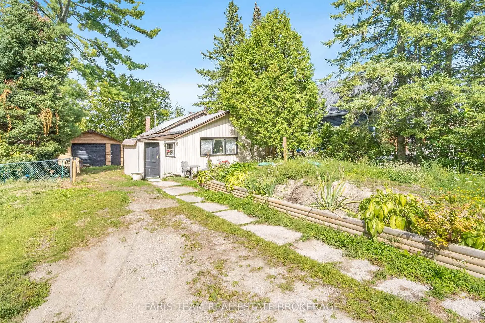 Photo 3 of 16 Waterside Drive, Tay, Port McNicoll — HOMEH