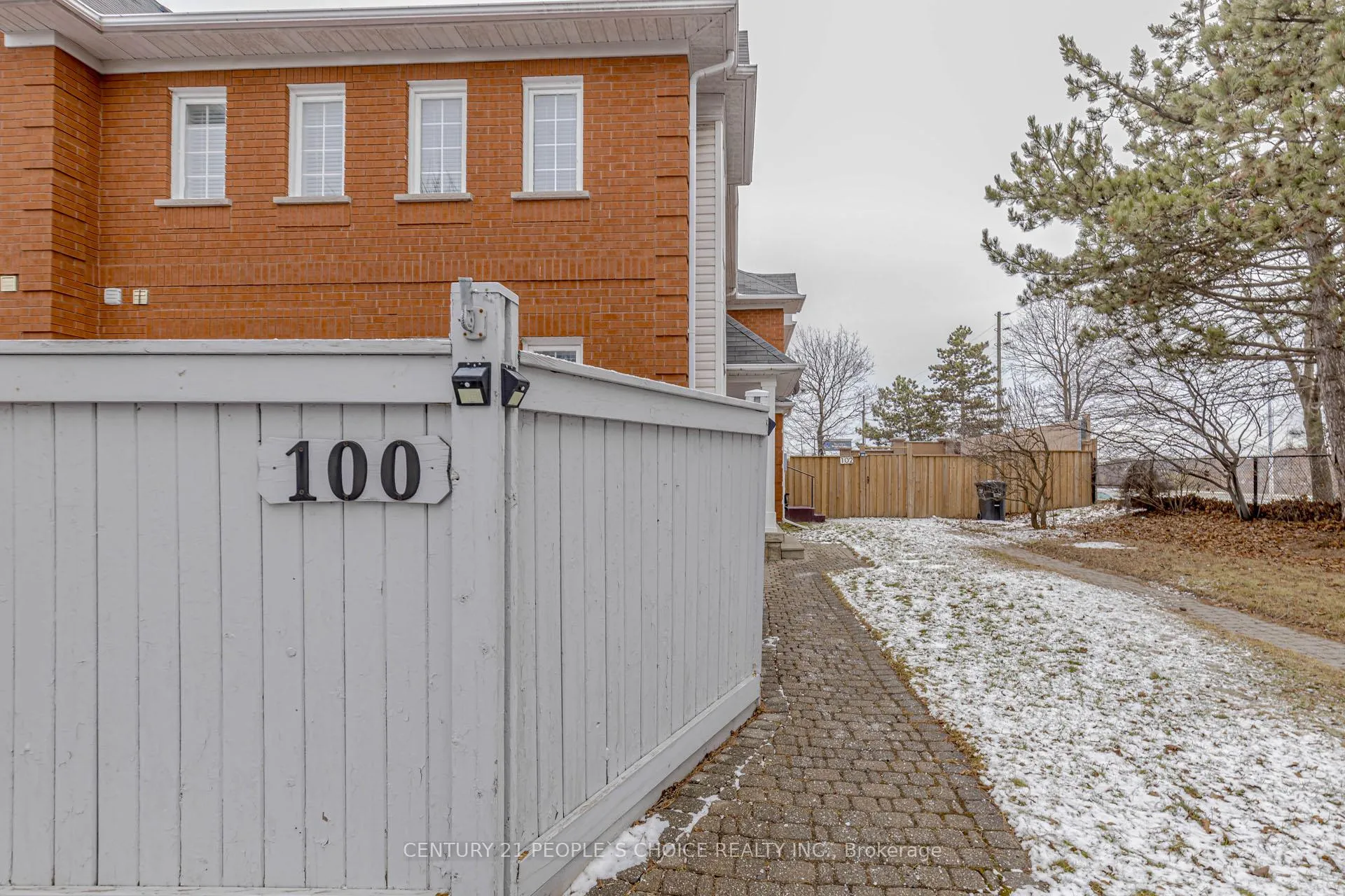Photo 4 of 100 Blue Spruce Street, Brampton, Sandringham-Wellington — HOMEH