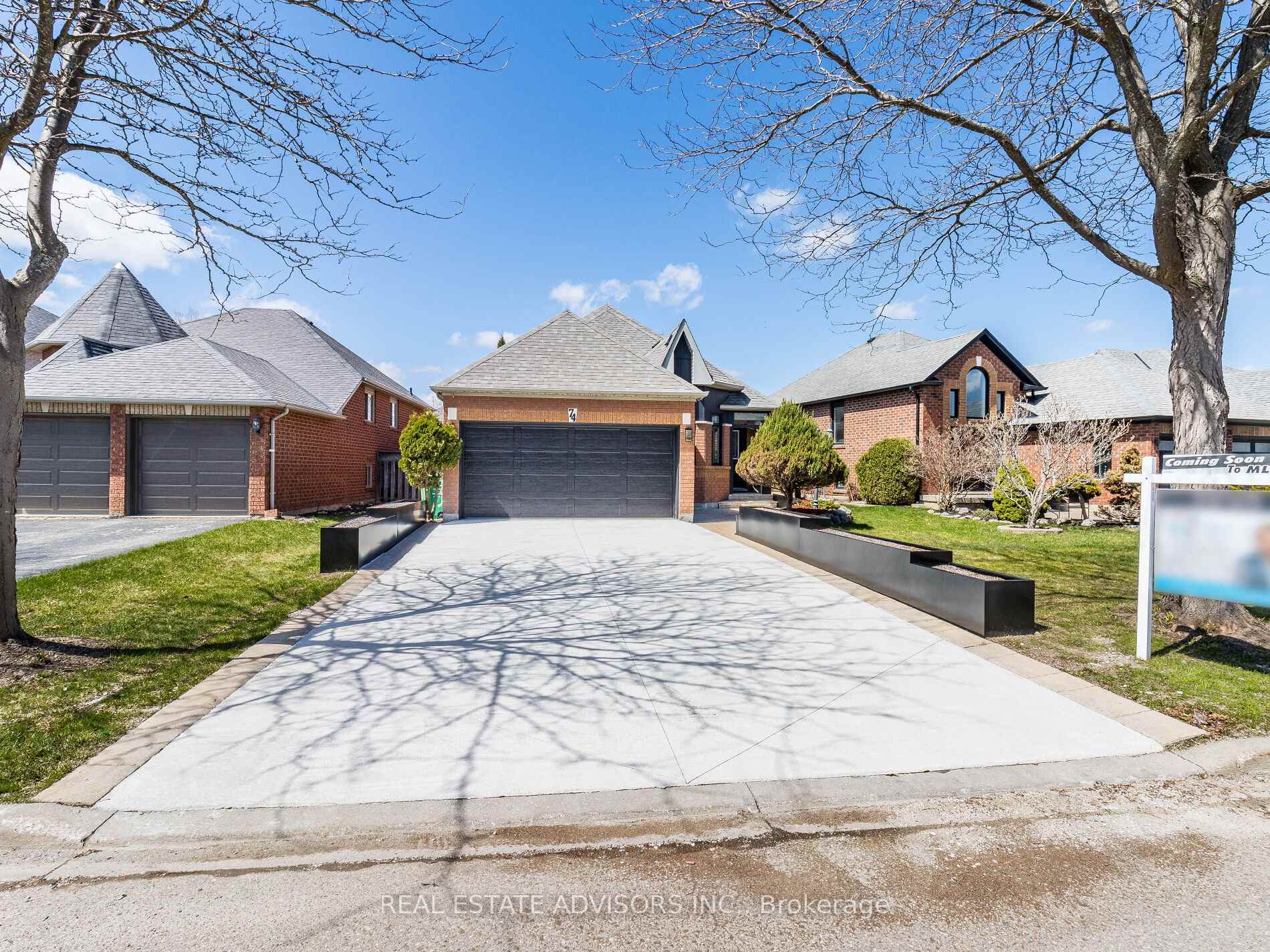 Photo 3 of 74 Pinebrook Circle, Caledon, Rural Caledon — HOMEH