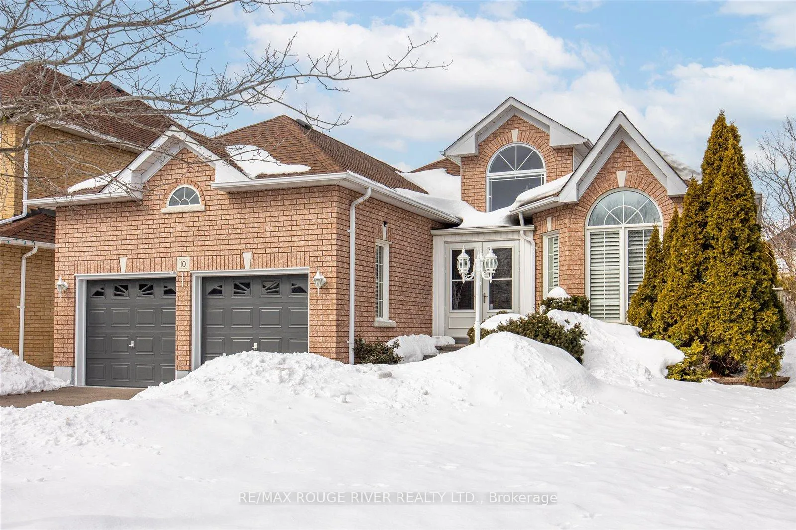 Photo 3 of 10 Sandford Crescent, Whitby, Rolling Acres — HOMEH