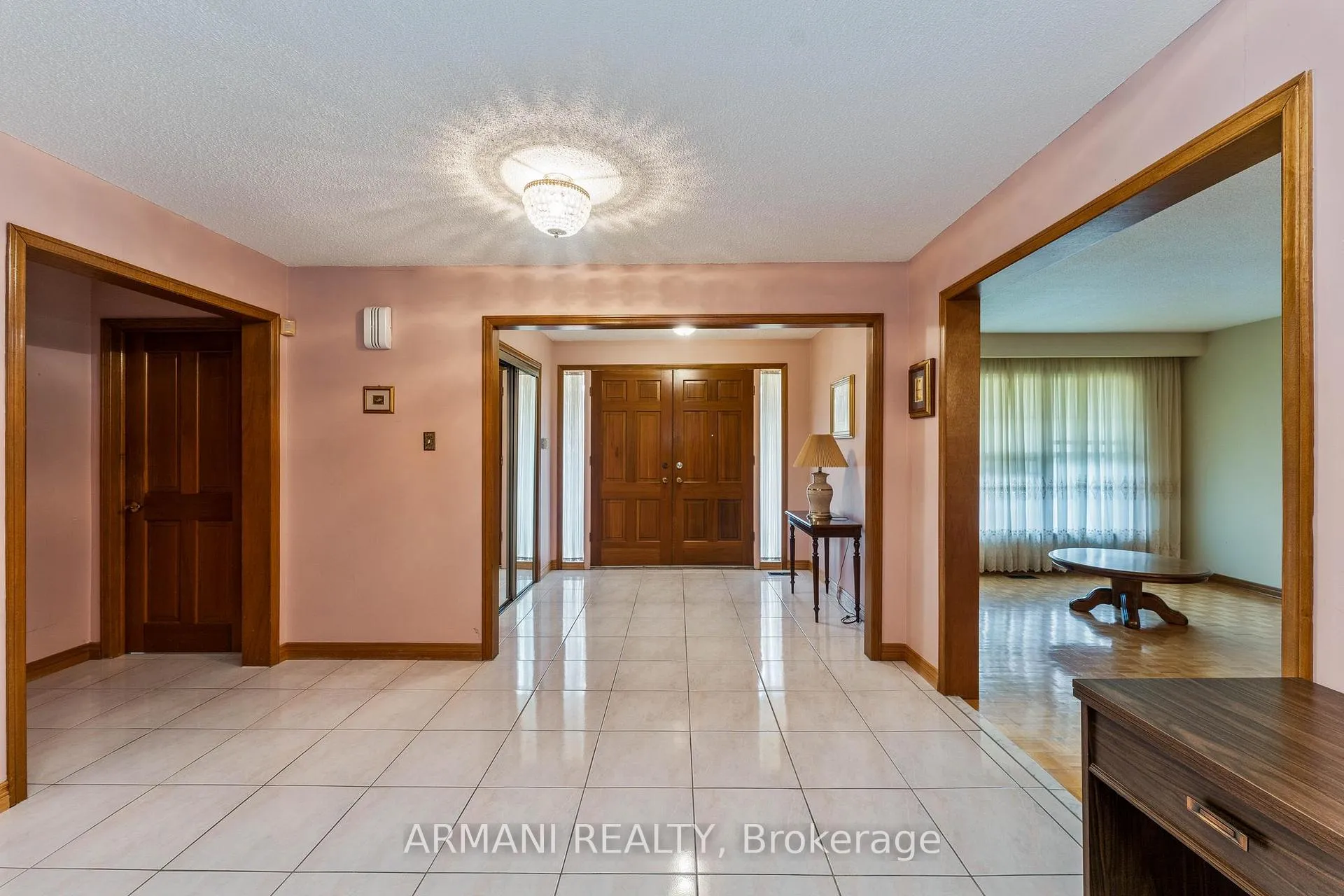 Photo 4 of 14 Yellow Pine Crescent, Vaughan, East Woodbridge — HOMEH