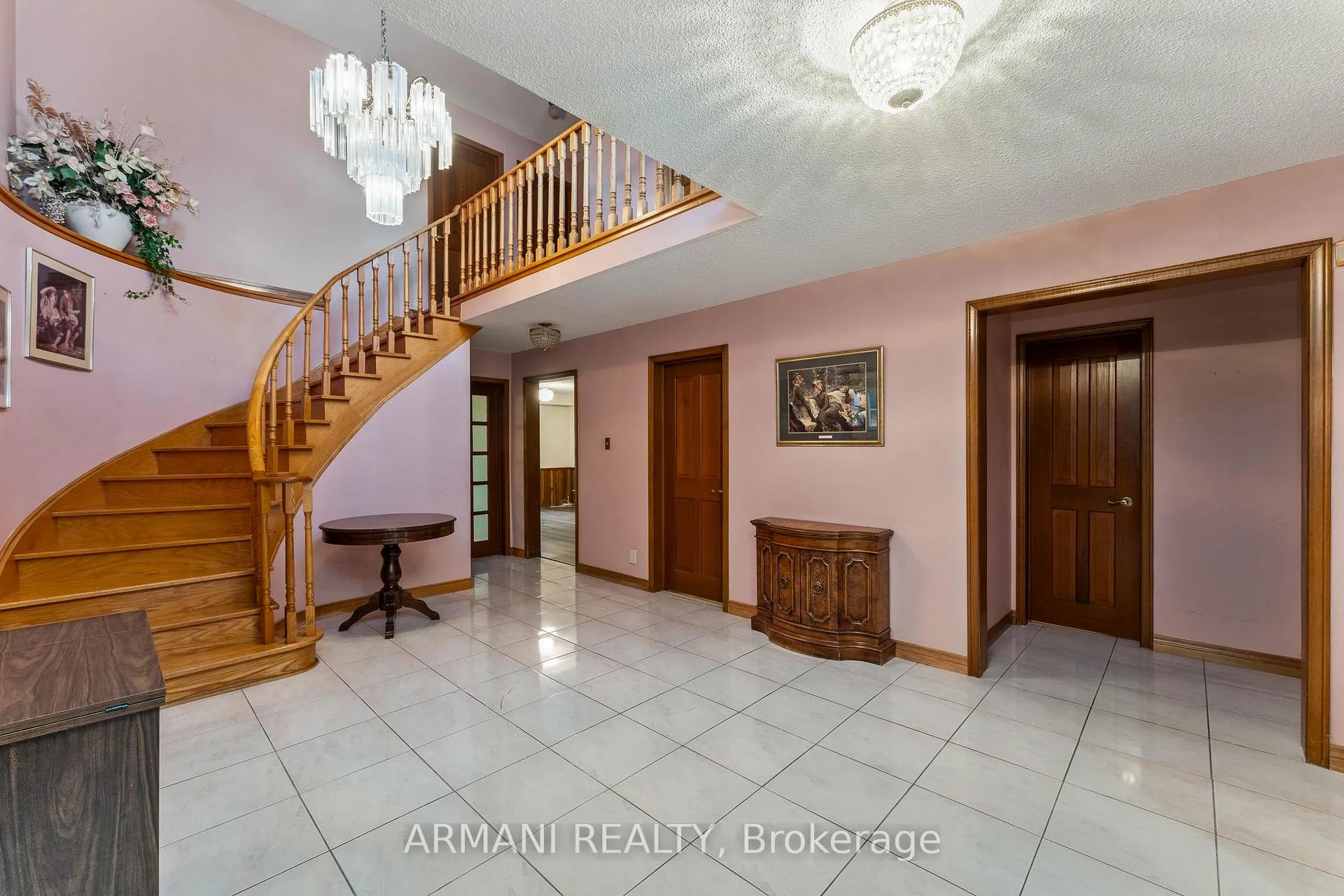 Photo 5 of 14 Yellow Pine Crescent, Vaughan, East Woodbridge — HOMEH