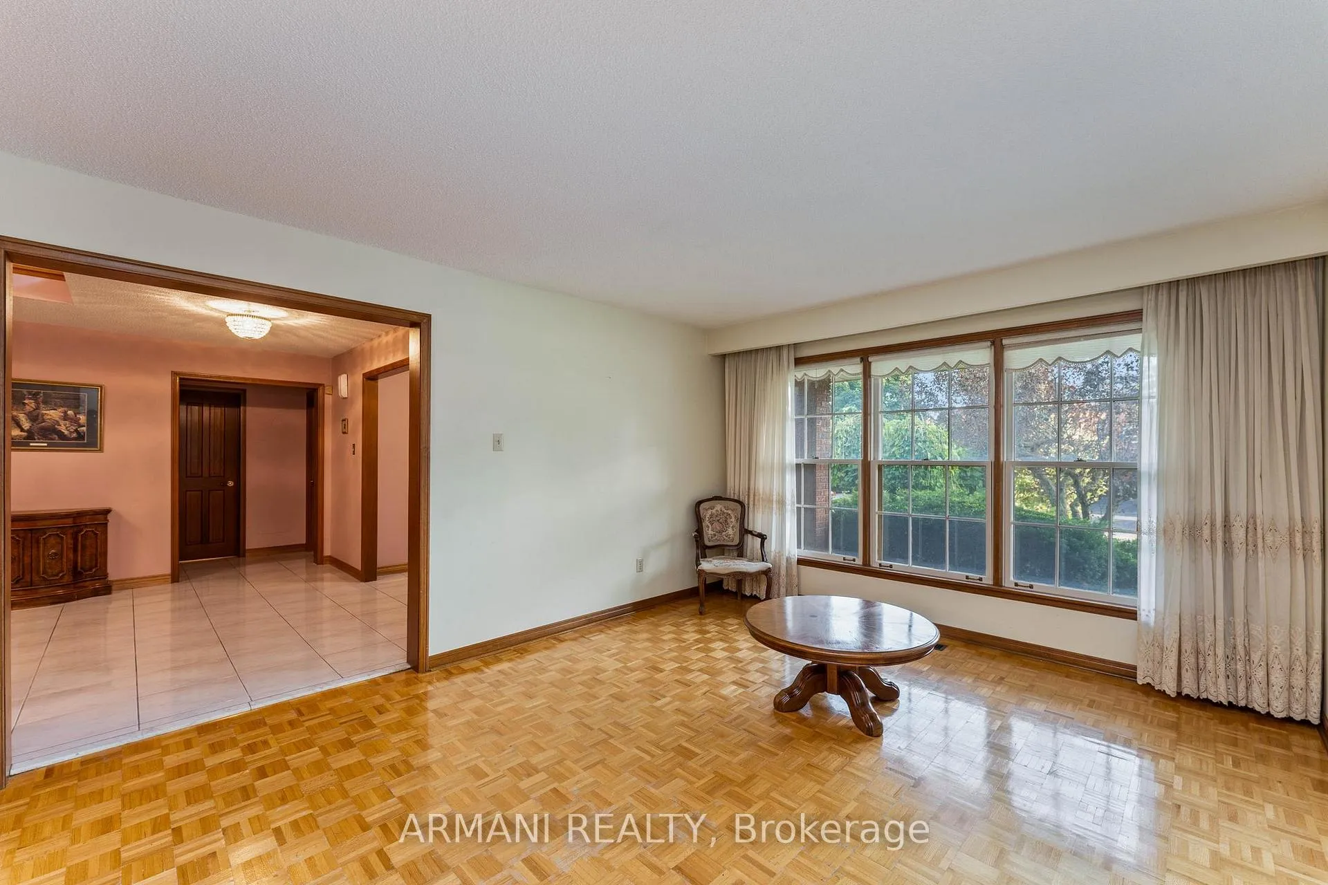 Photo 7 of 14 Yellow Pine Crescent, Vaughan, East Woodbridge — HOMEH