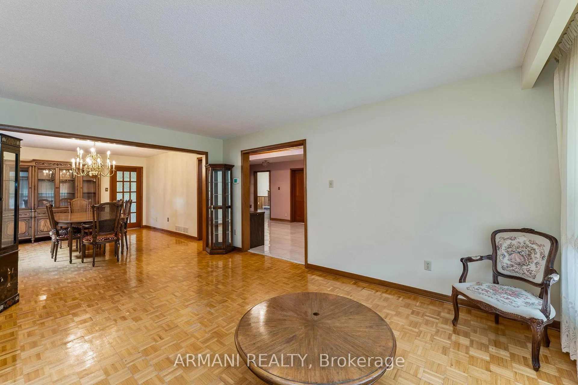 Photo 8 of 14 Yellow Pine Crescent, Vaughan, East Woodbridge — HOMEH