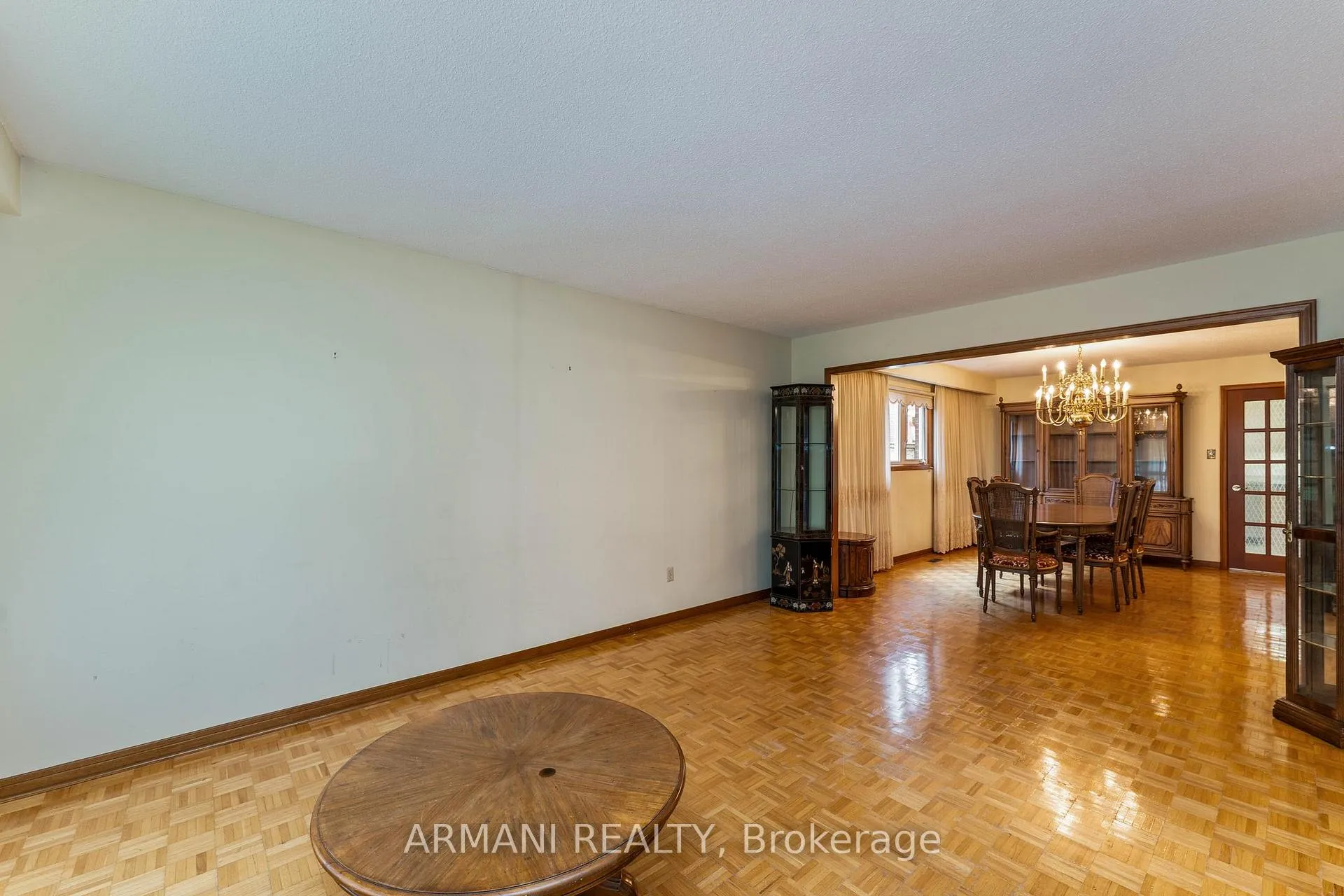 Photo 9 of 14 Yellow Pine Crescent, Vaughan, East Woodbridge — HOMEH