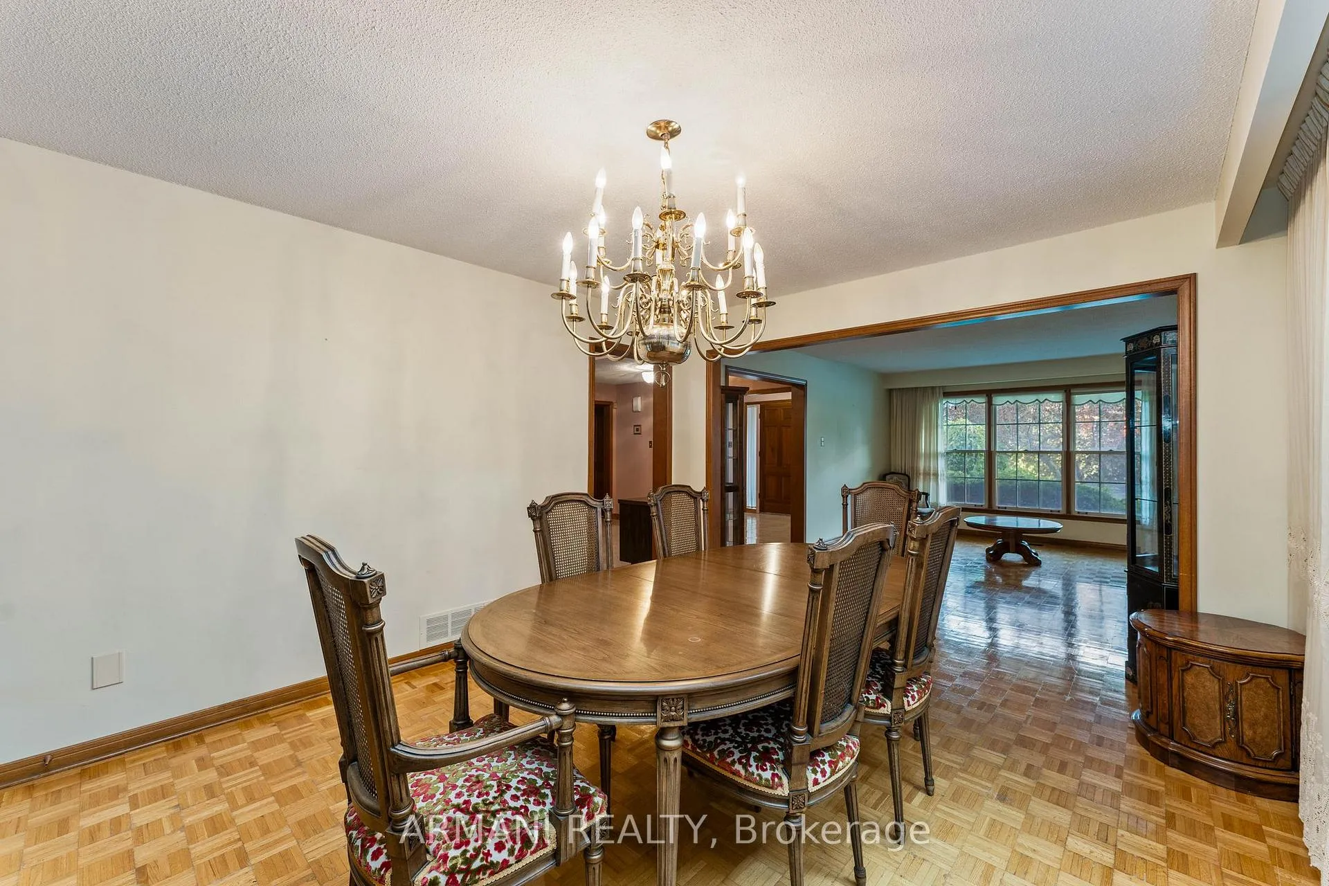 Photo 10 of 14 Yellow Pine Crescent, Vaughan, East Woodbridge — HOMEH