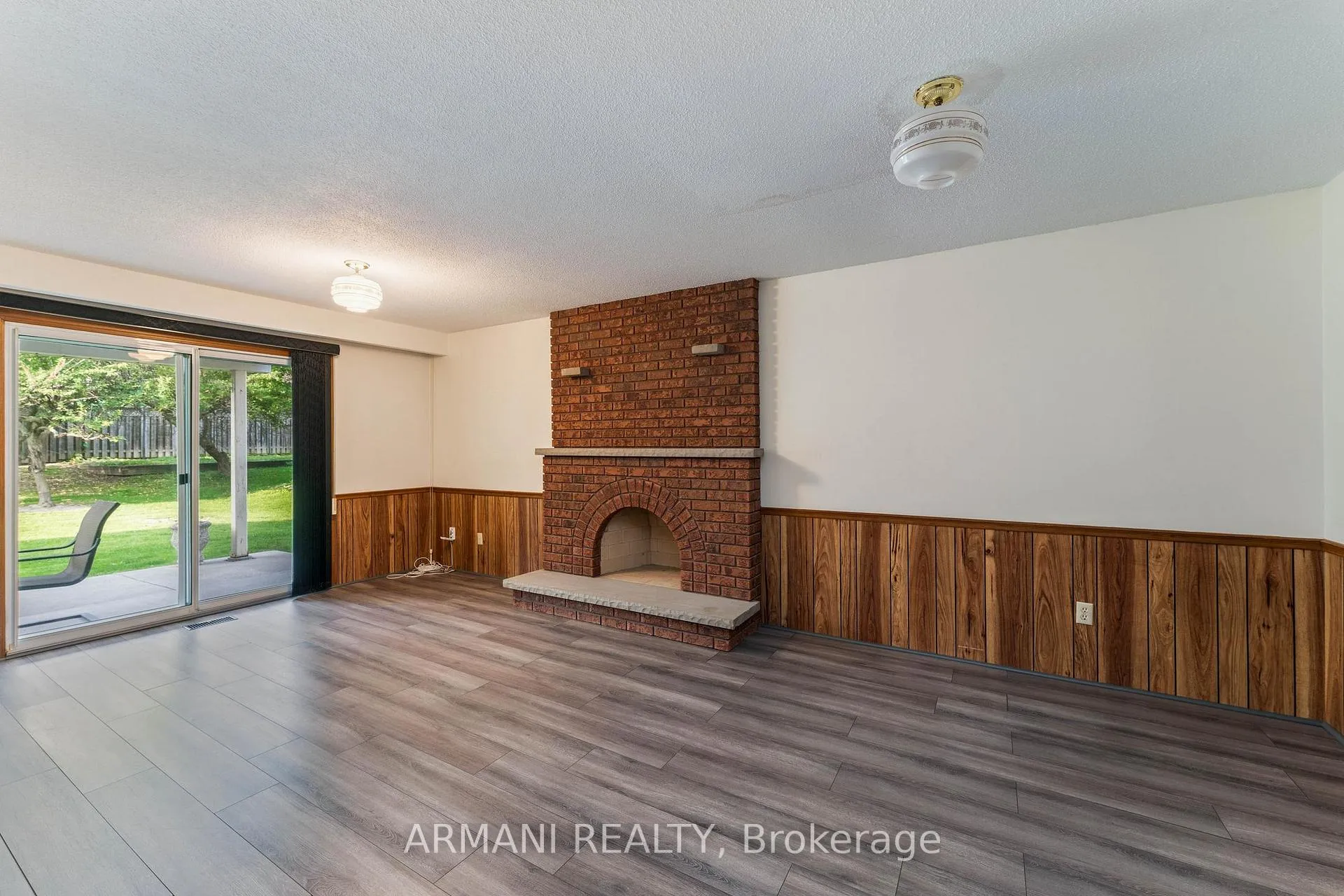 Photo 12 of 14 Yellow Pine Crescent, Vaughan, East Woodbridge — HOMEH