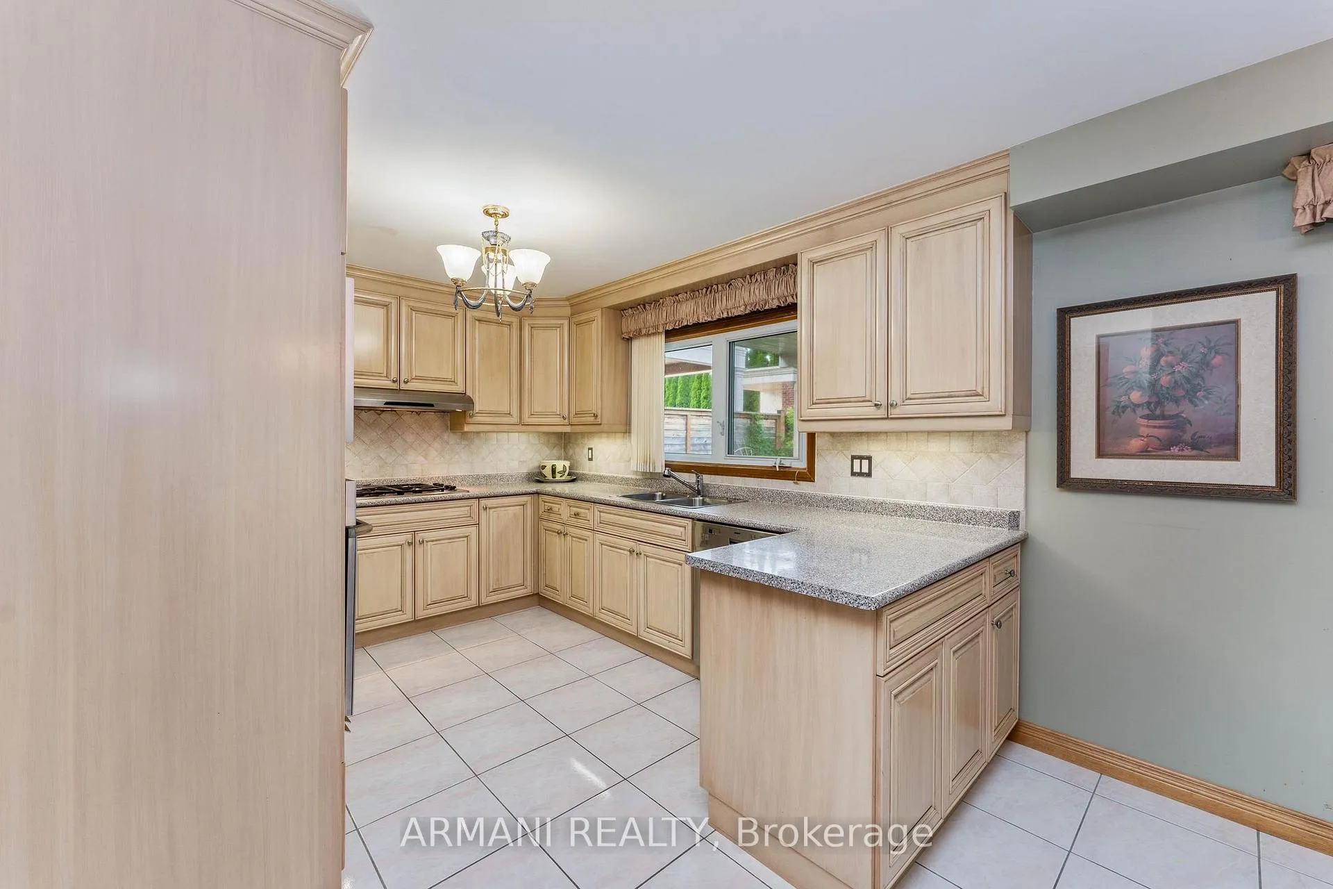 Photo 15 of 14 Yellow Pine Crescent, Vaughan, East Woodbridge — HOMEH