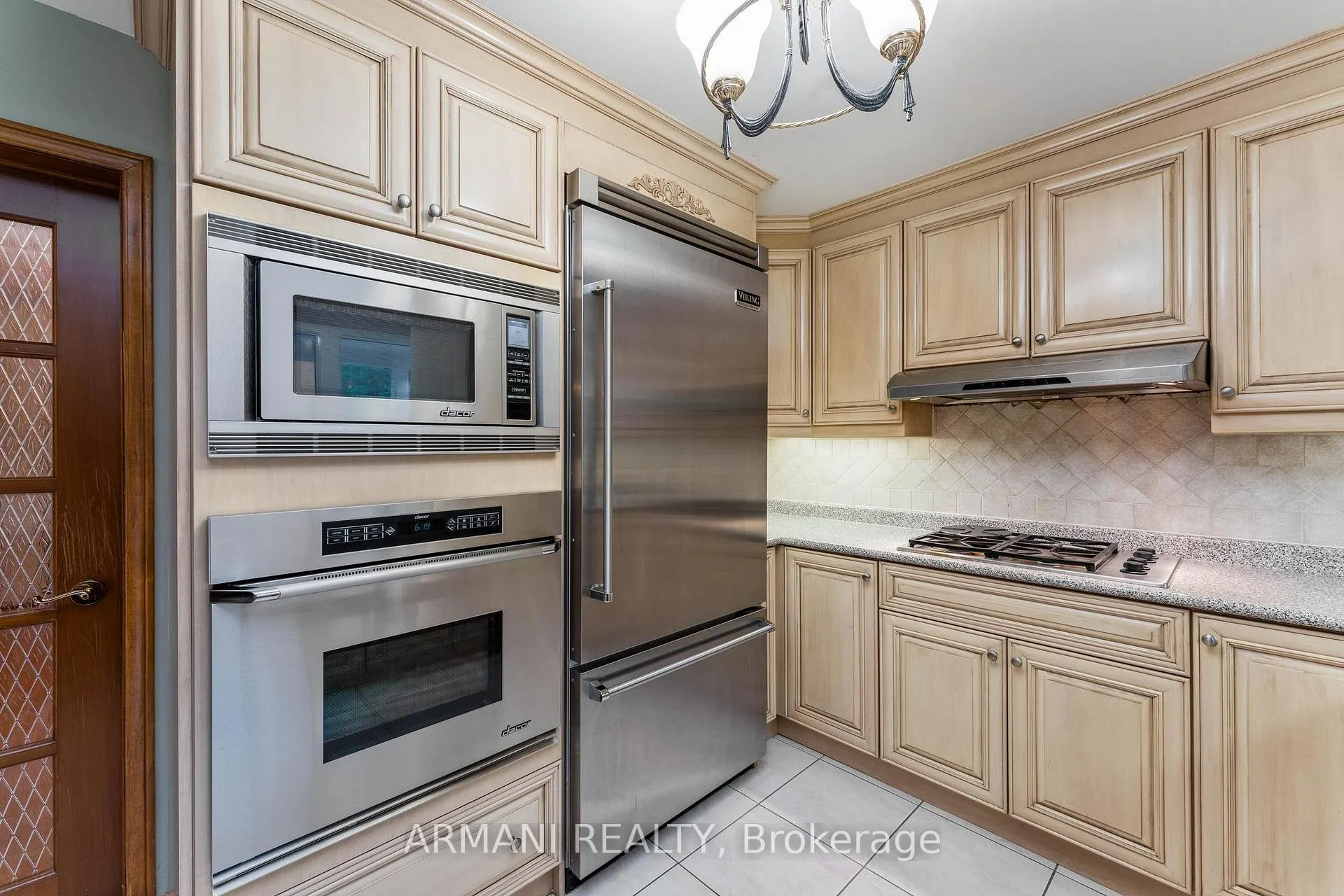 Photo 17 of 14 Yellow Pine Crescent, Vaughan, East Woodbridge — HOMEH