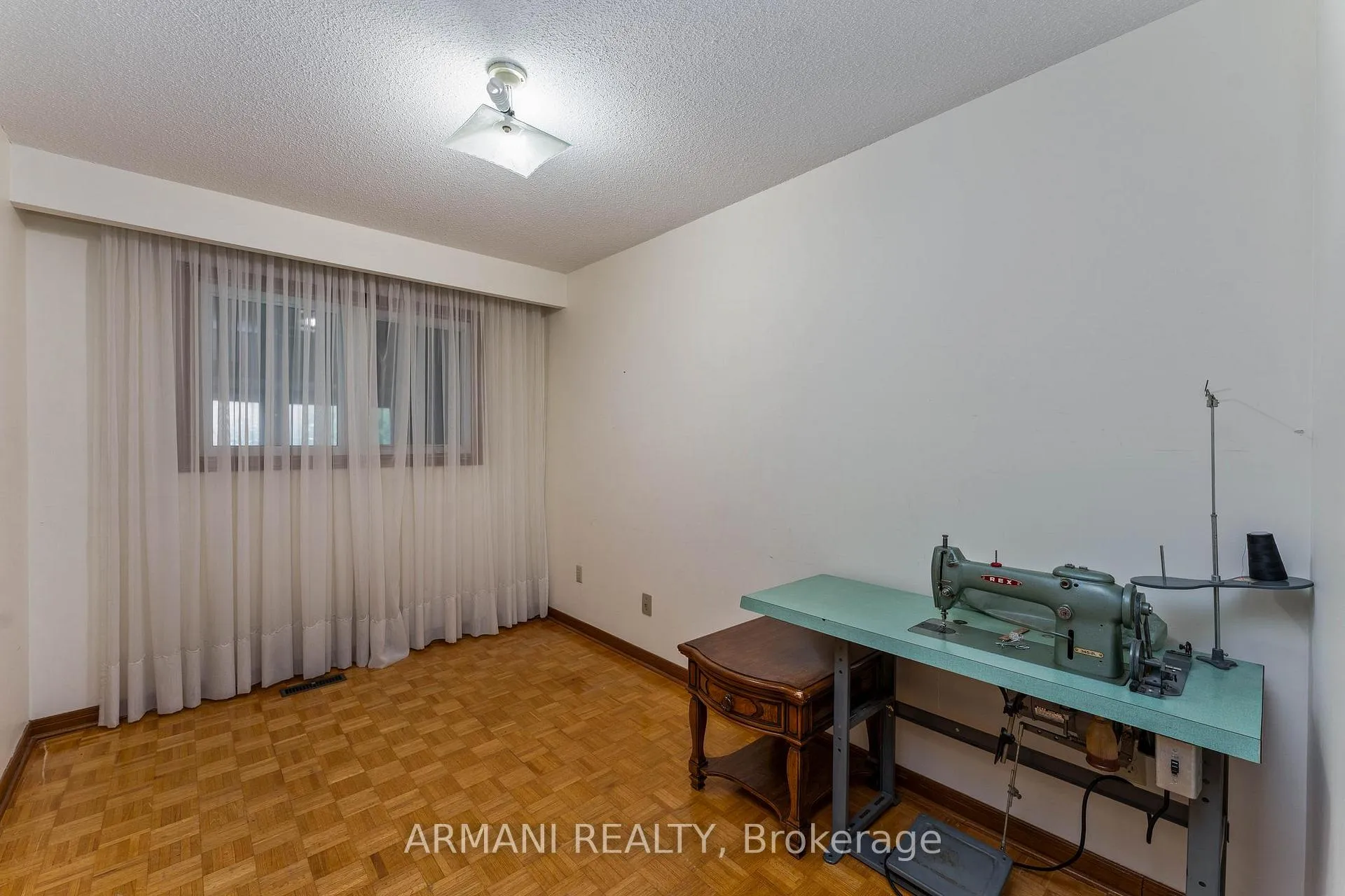 Photo 19 of 14 Yellow Pine Crescent, Vaughan, East Woodbridge — HOMEH
