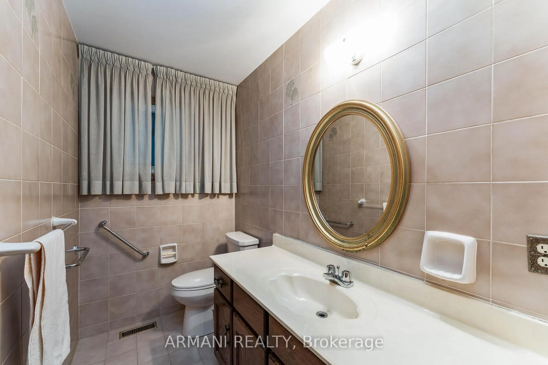 Photo 20 of 14 Yellow Pine Crescent, Vaughan, East Woodbridge — HOMEH