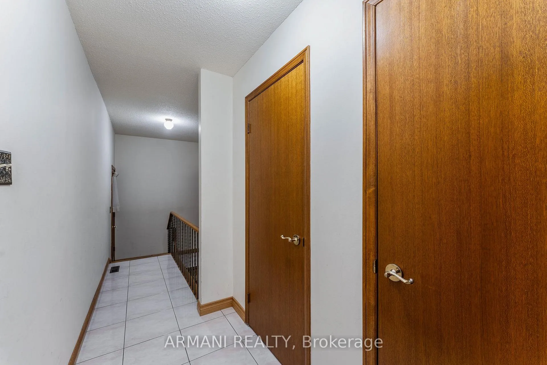 Photo 21 of 14 Yellow Pine Crescent, Vaughan, East Woodbridge — HOMEH