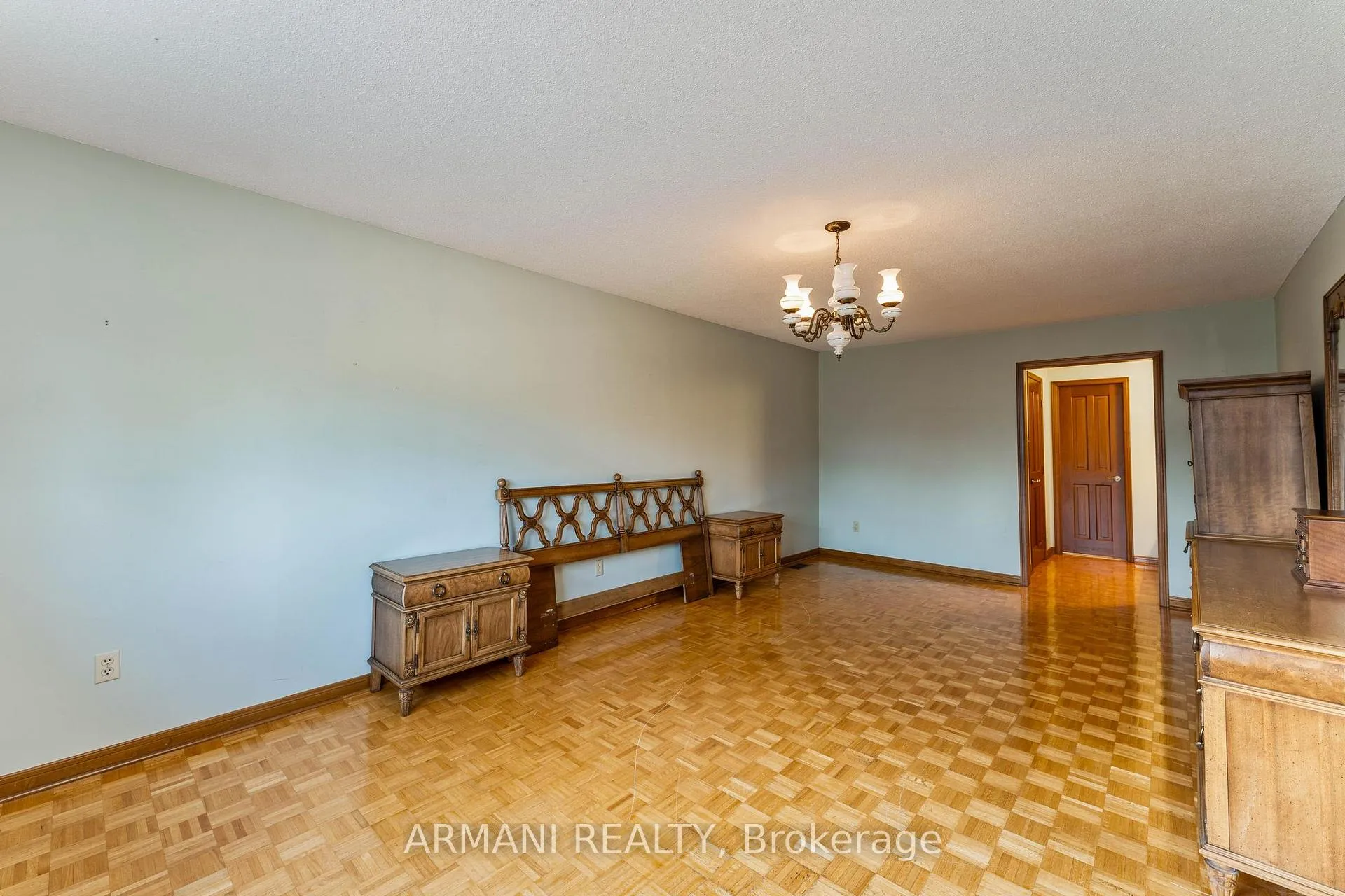Photo 23 of 14 Yellow Pine Crescent, Vaughan, East Woodbridge — HOMEH