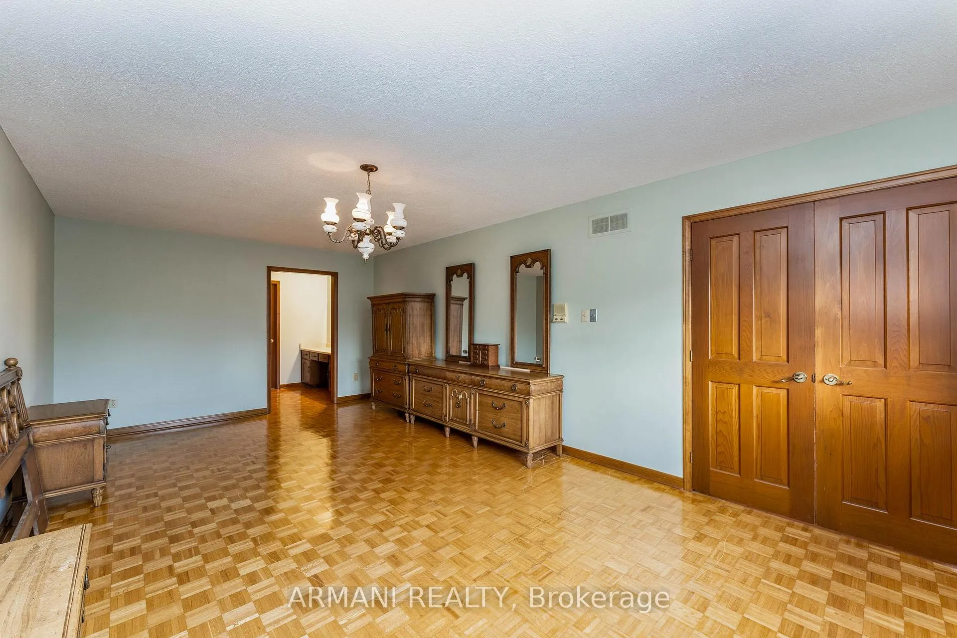Photo 24 of 14 Yellow Pine Crescent, Vaughan, East Woodbridge — HOMEH