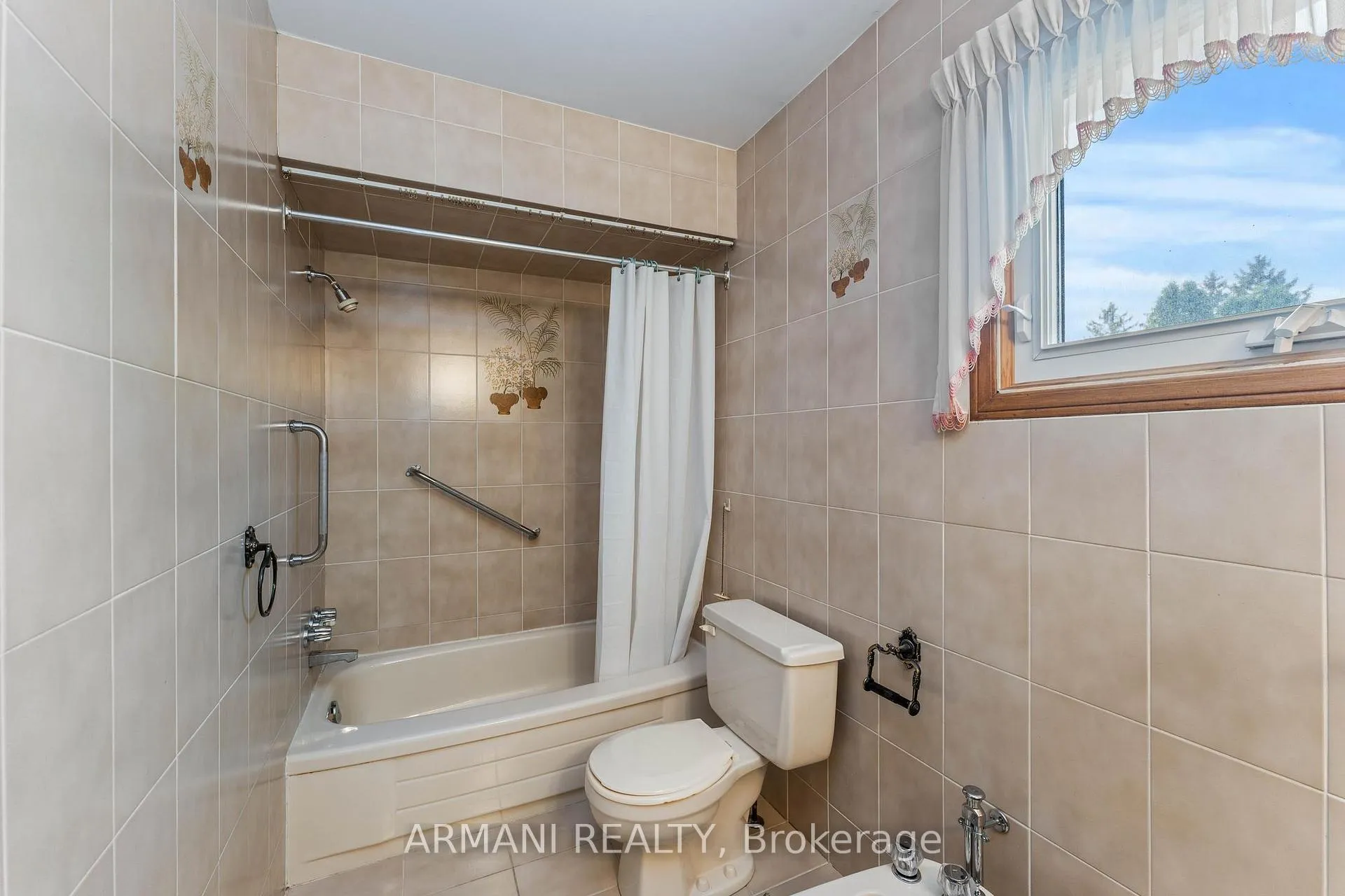Photo 27 of 14 Yellow Pine Crescent, Vaughan, East Woodbridge — HOMEH