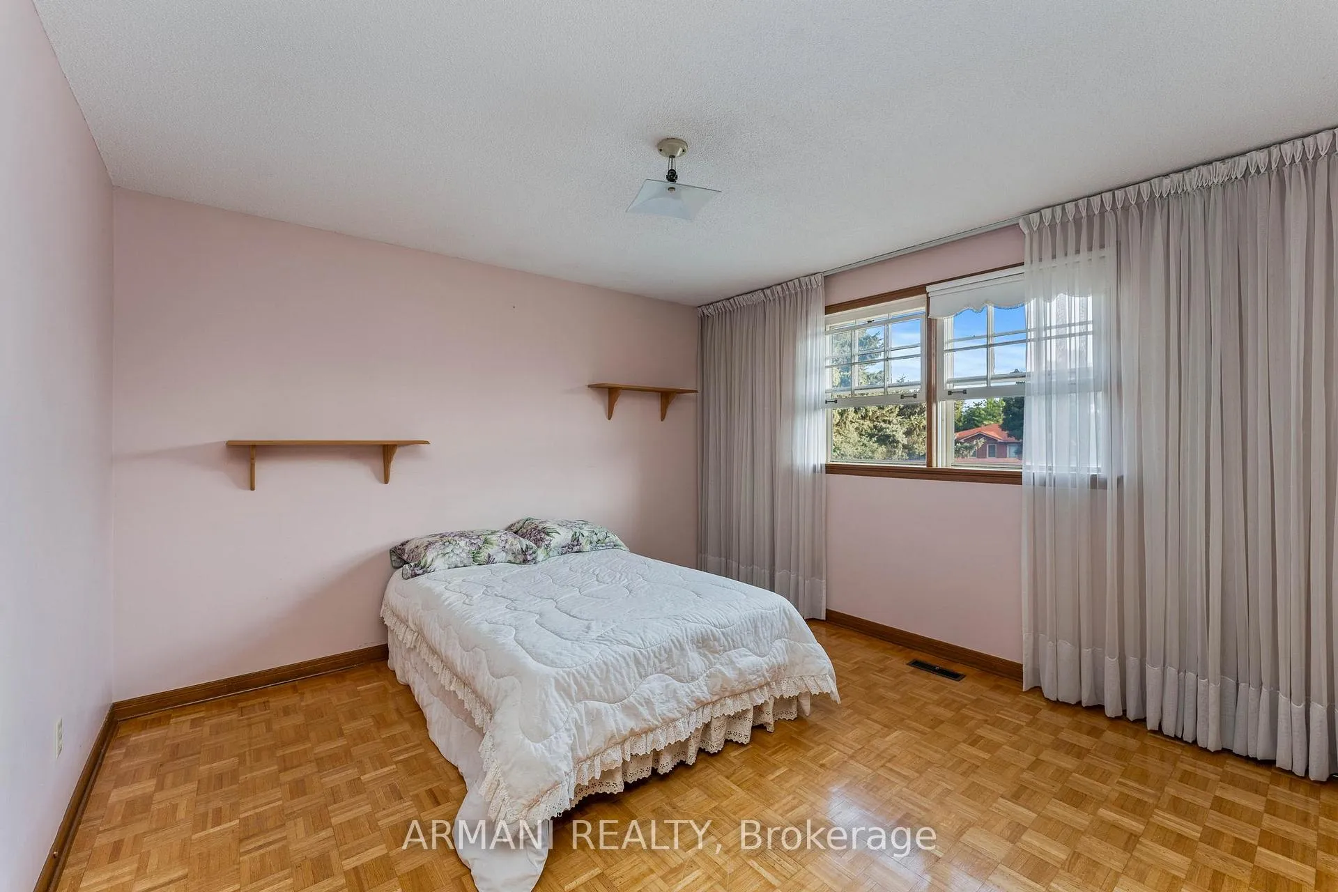Photo 29 of 14 Yellow Pine Crescent, Vaughan, East Woodbridge — HOMEH