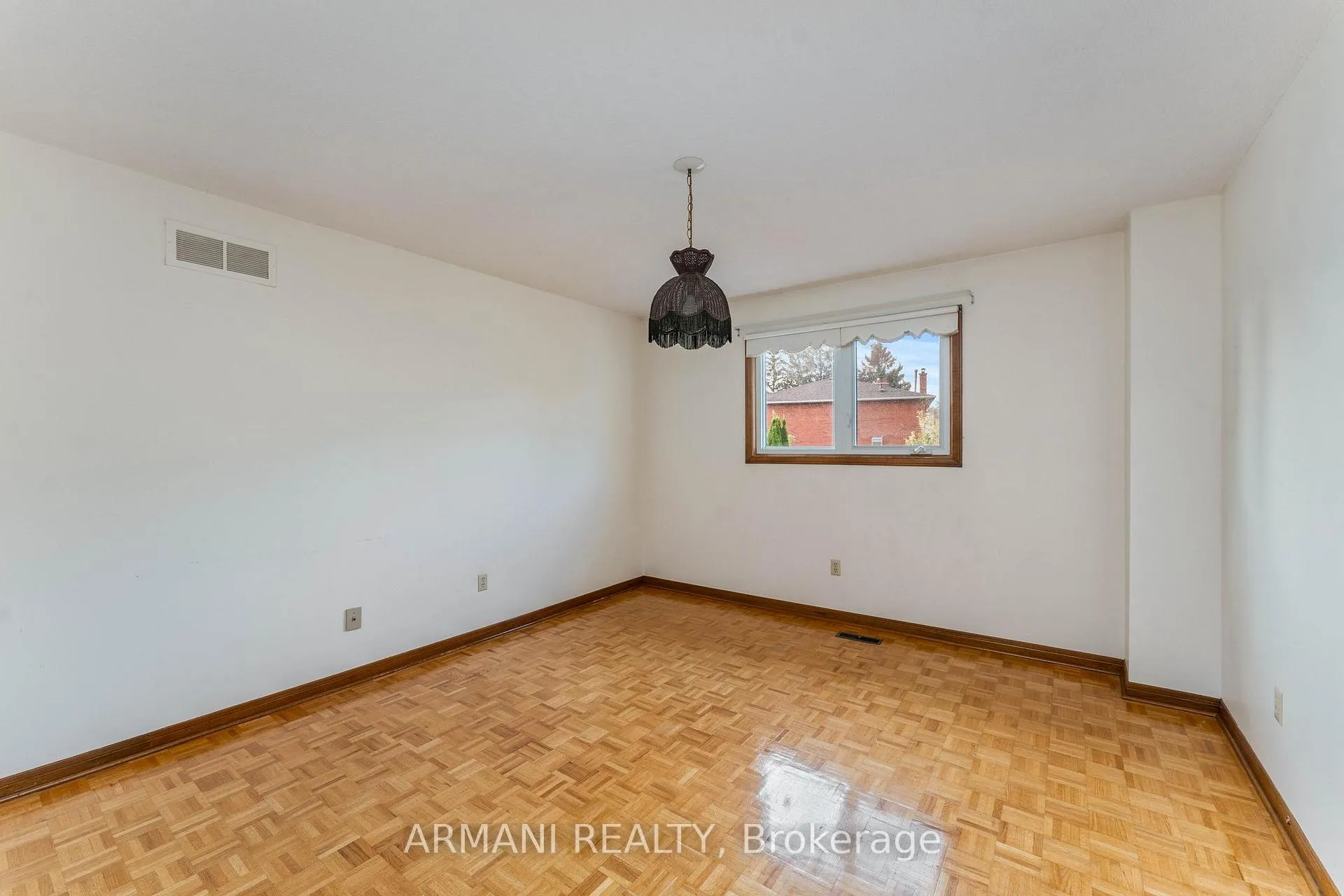 Photo 30 of 14 Yellow Pine Crescent, Vaughan, East Woodbridge — HOMEH