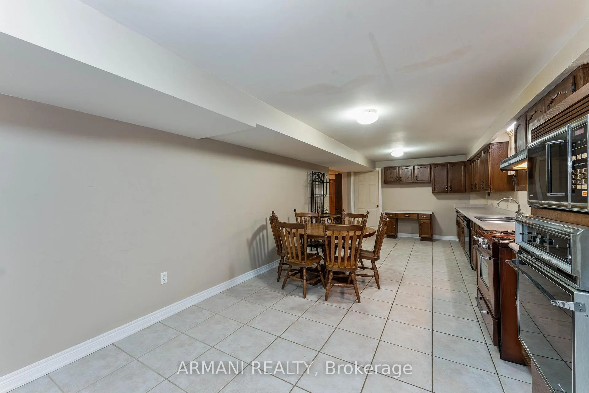 Photo 40 of 14 Yellow Pine Crescent, Vaughan, East Woodbridge — HOMEH