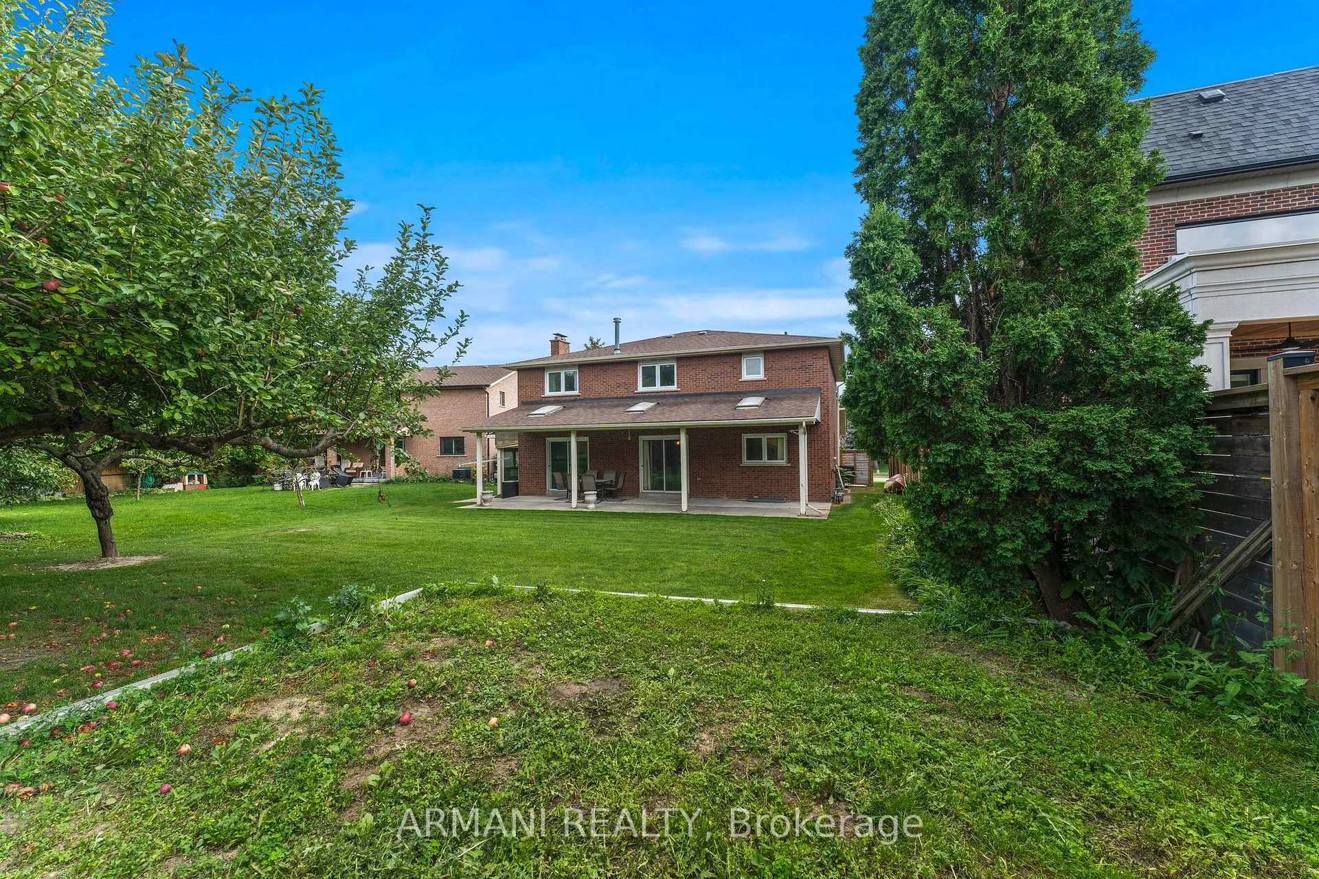 Photo 46 of 14 Yellow Pine Crescent, Vaughan, East Woodbridge — HOMEH