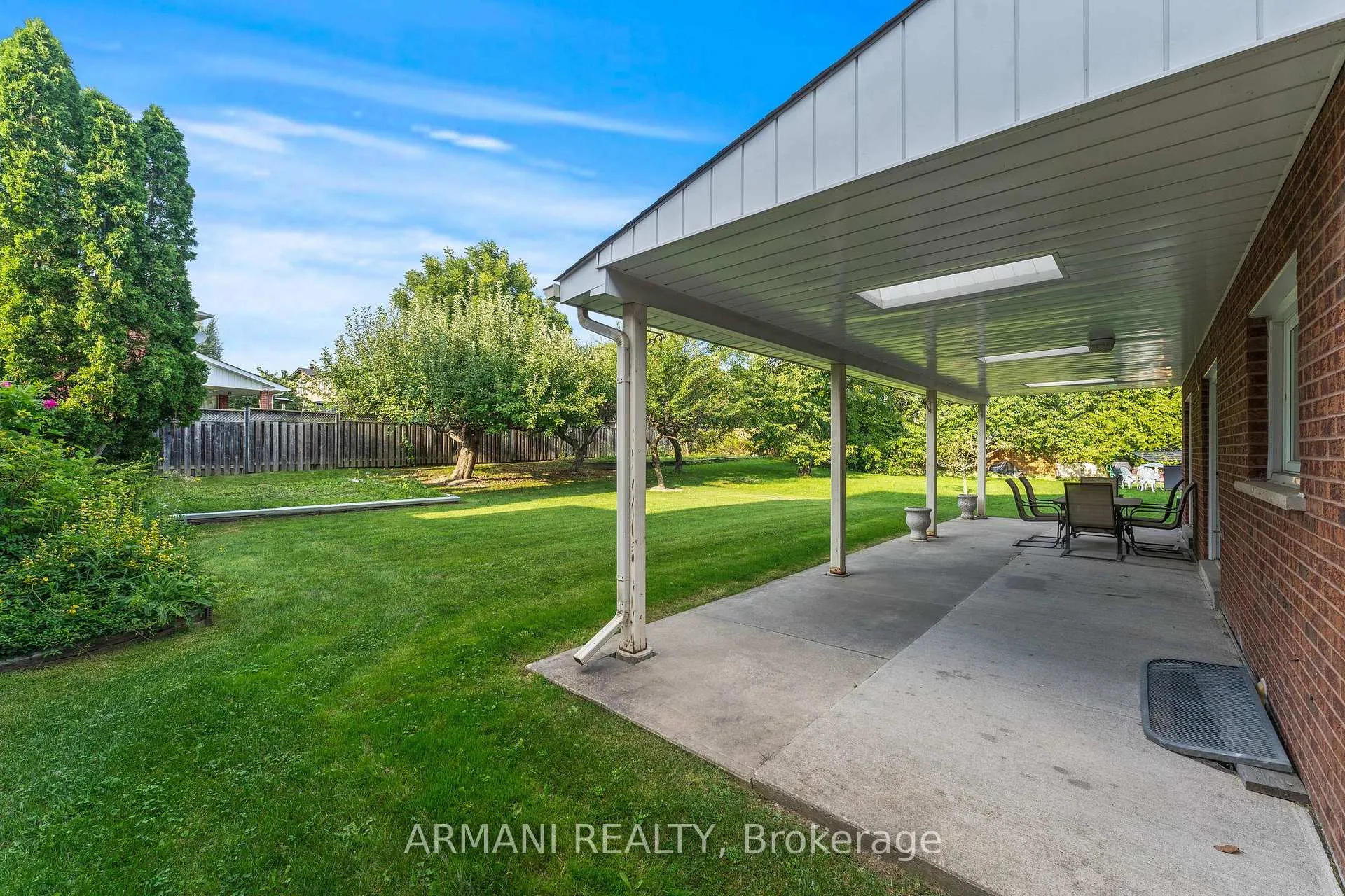 Photo 47 of 14 Yellow Pine Crescent, Vaughan, East Woodbridge — HOMEH