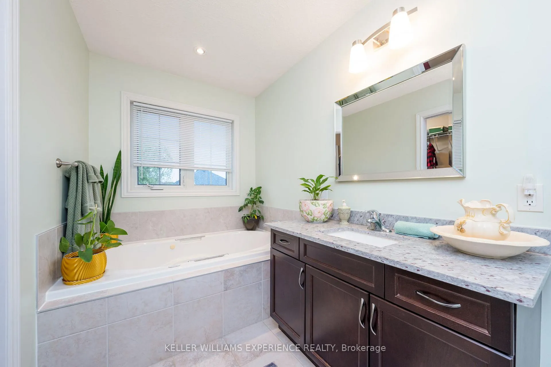 Photo 16 of 144 Silk Drive, Shelburne — HOMEH