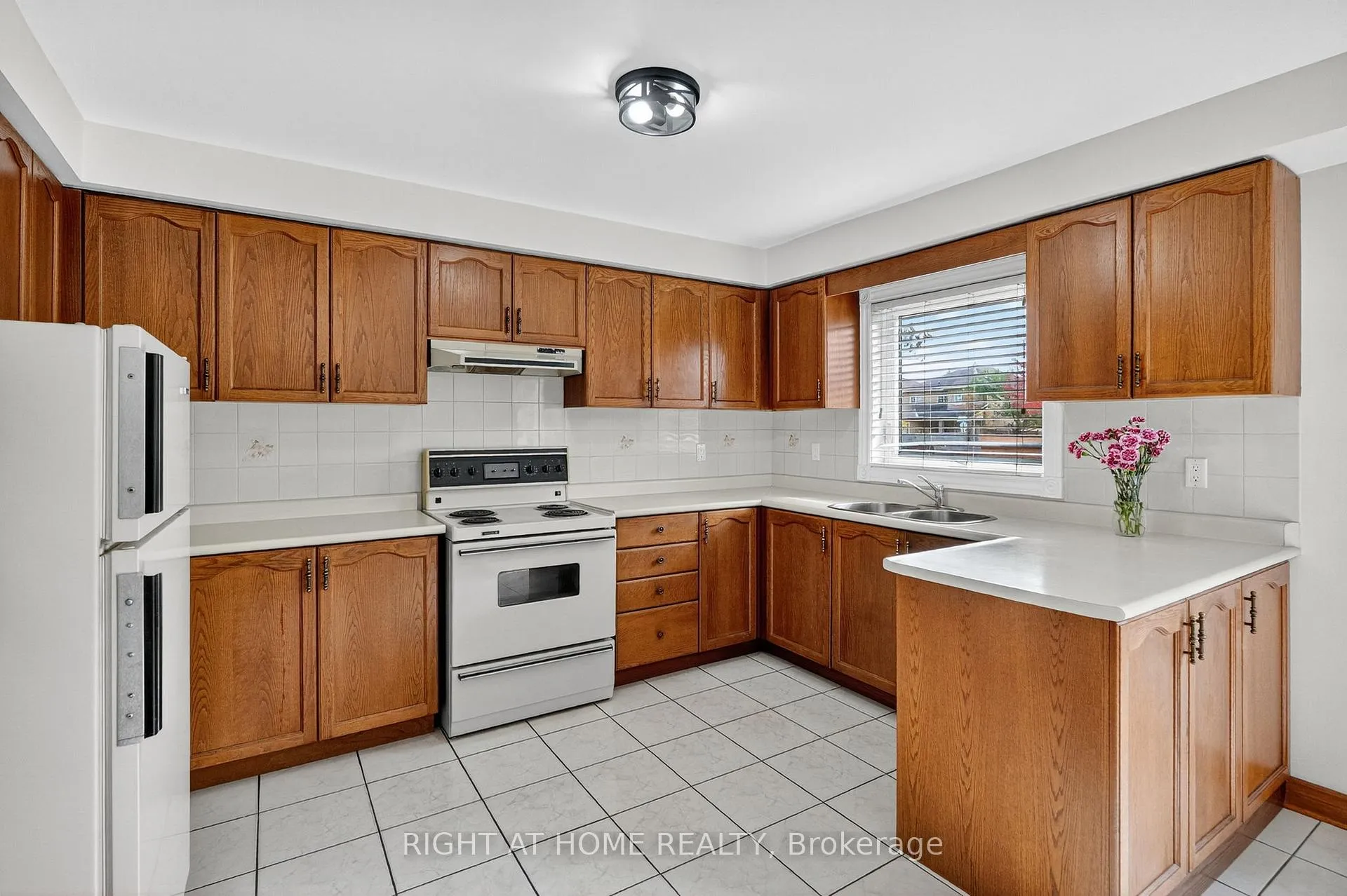 Photo 13 of 291 Andy Crescent, Vaughan, Elder Mills — HOMEH