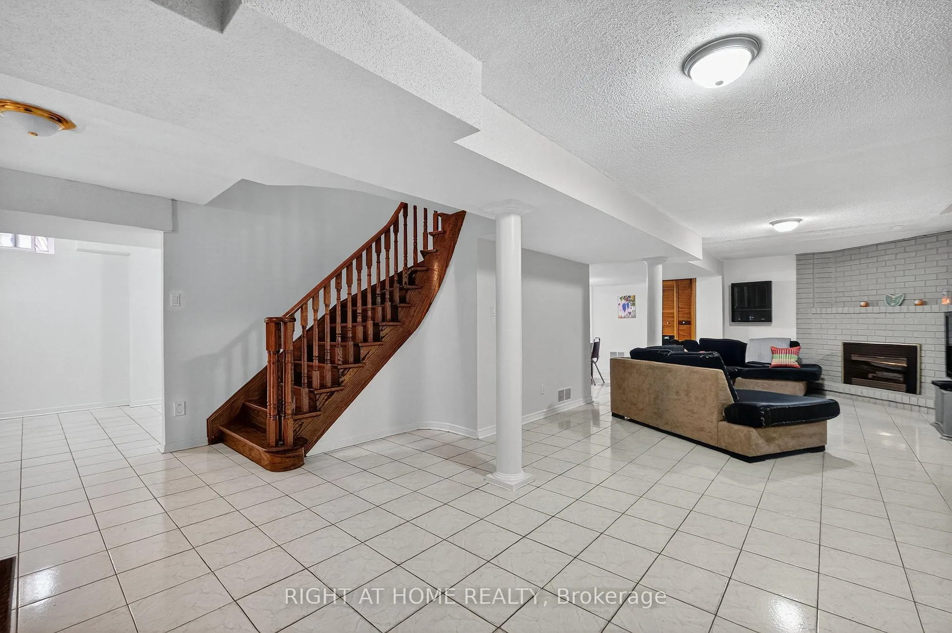 Photo 32 of 291 Andy Crescent, Vaughan, Elder Mills — HOMEH