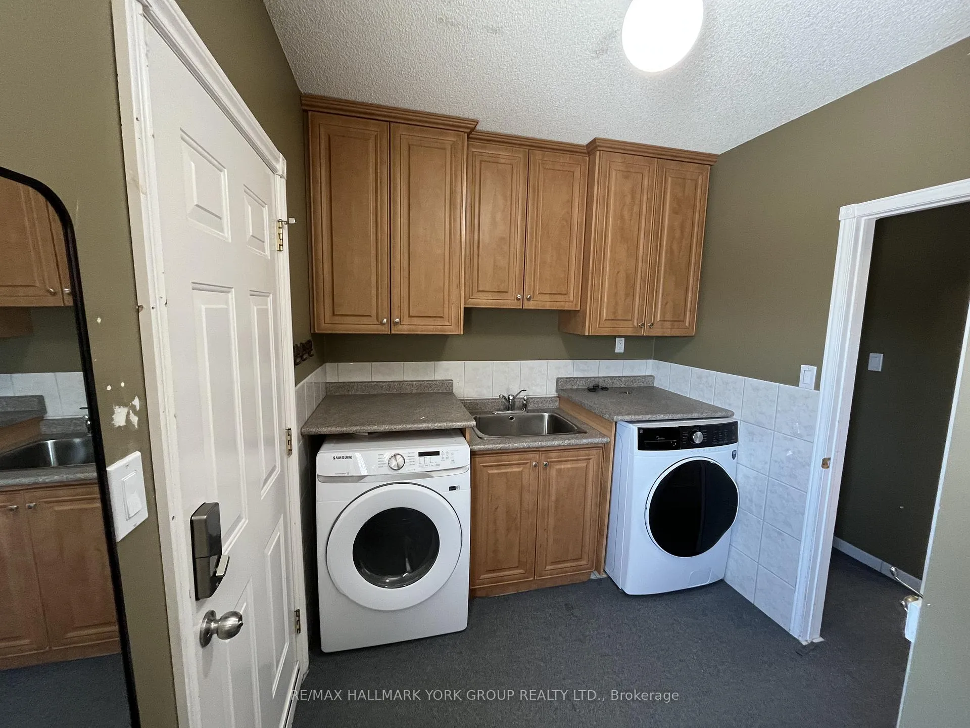 Photo 8 of 191 Burton Grove, King, King City — HOMEH