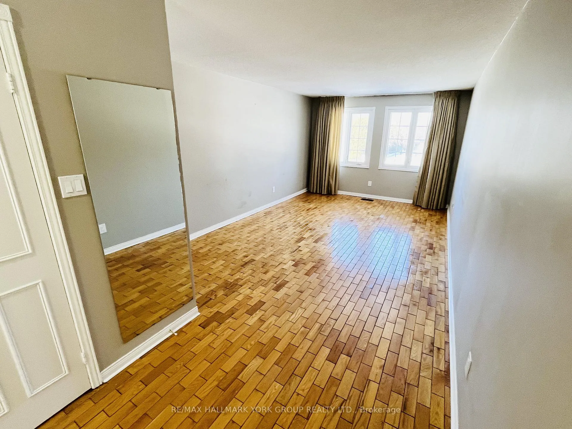 Photo 11 of 191 Burton Grove, King, King City — HOMEH