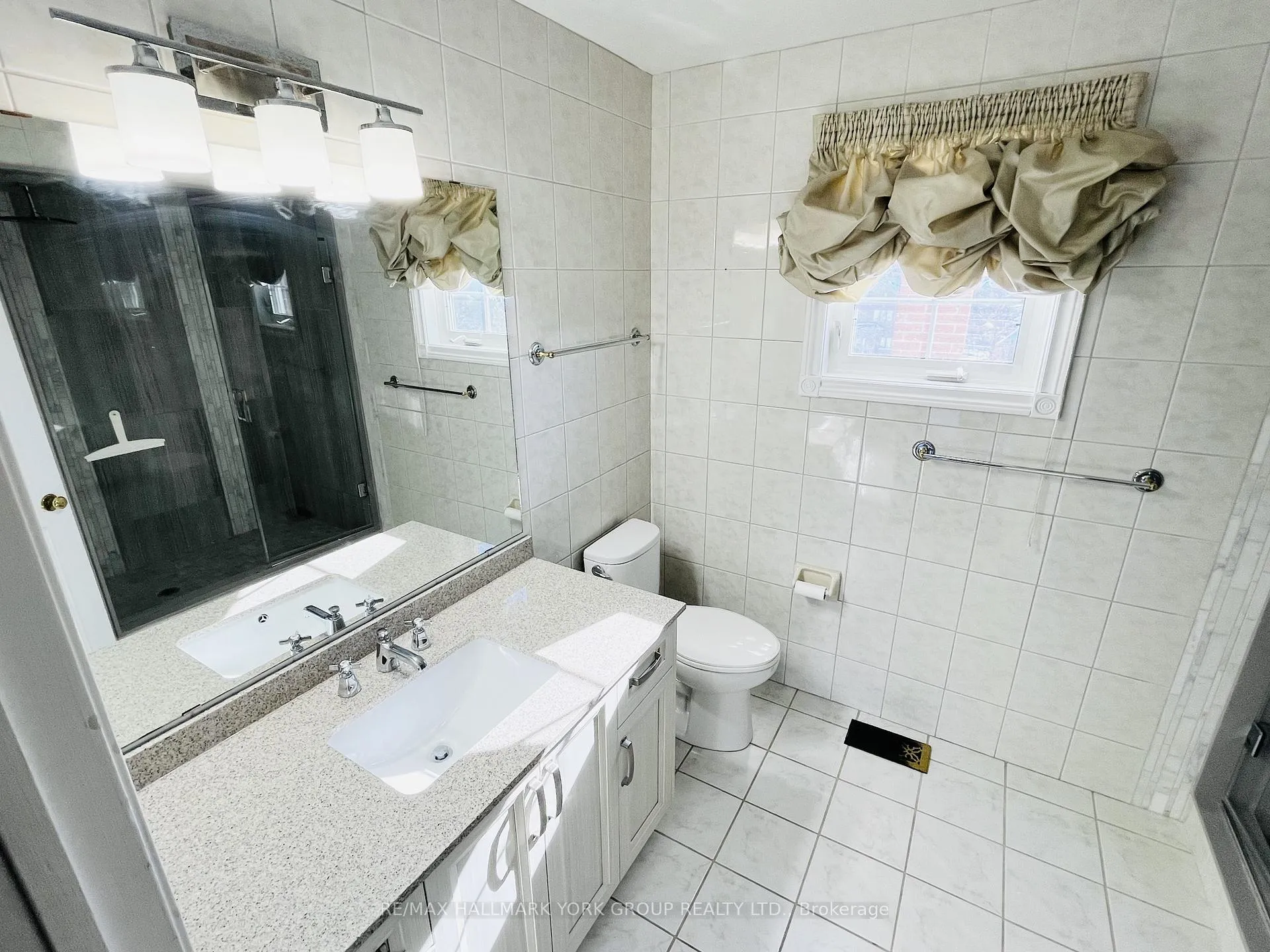 Photo 16 of 191 Burton Grove, King, King City — HOMEH