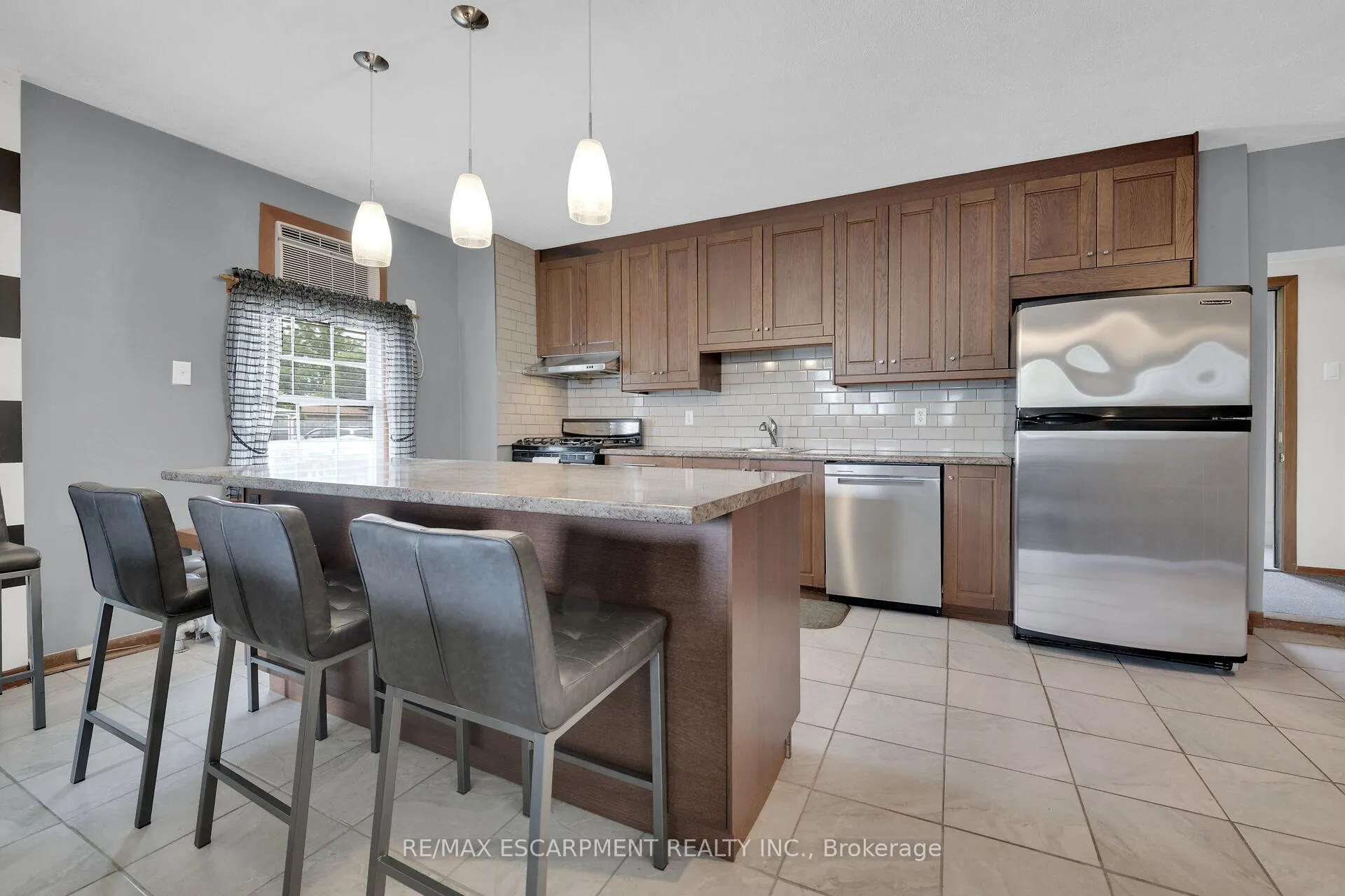 Photo 5 of 223 Mitchell Street, Port Colborne, East Village — HOMEH